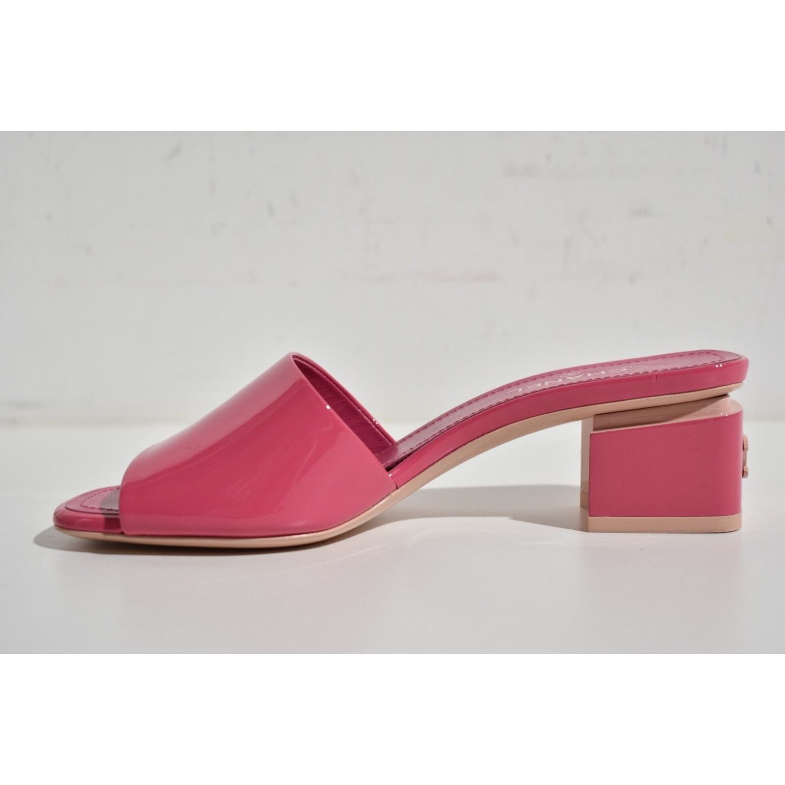 Chanel Chanel 22C Dark Light Pink Patent Calf CC Logo Mule Slide Size US 5 / IT 35 - 8 Thumbnail