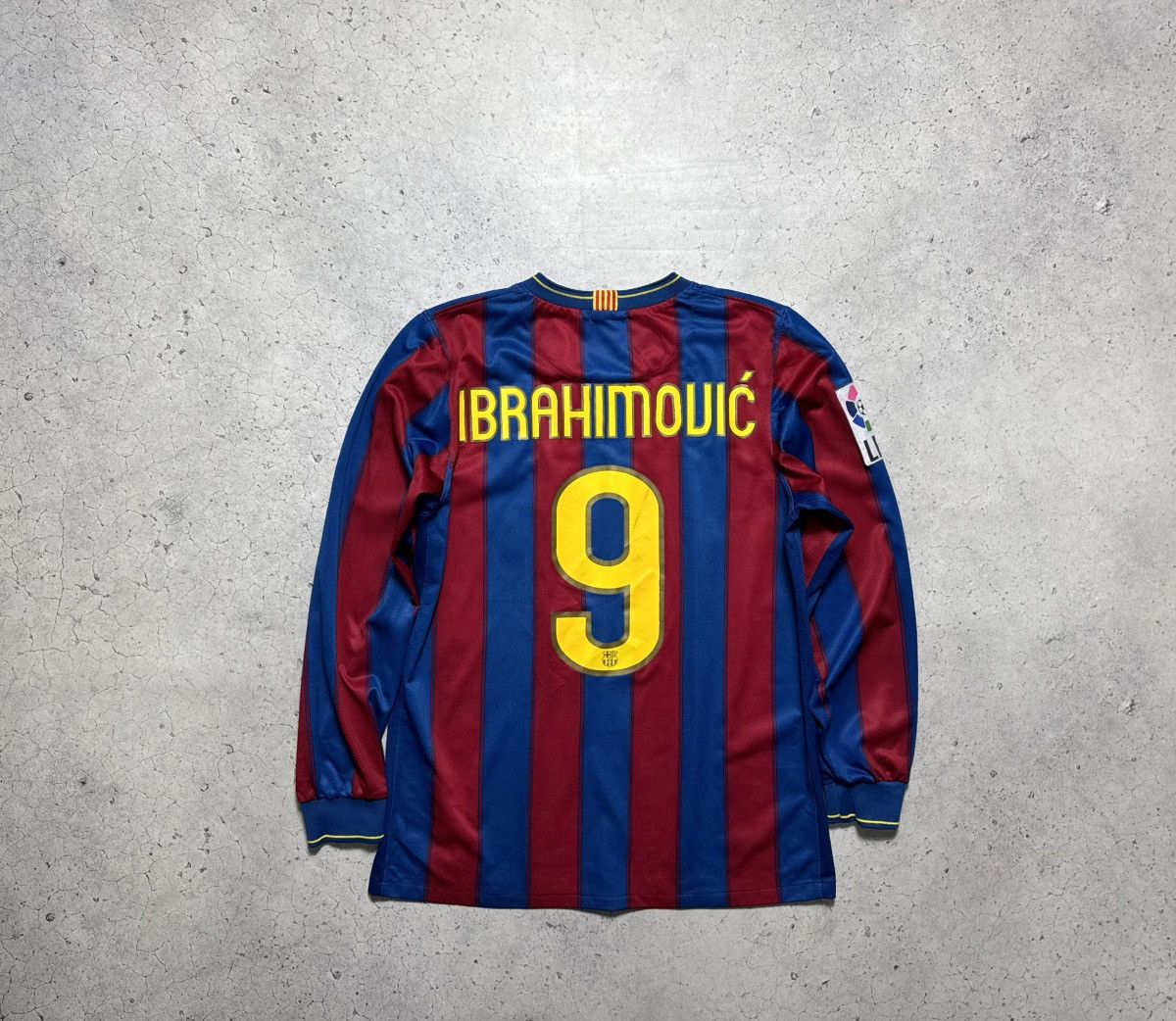 Nike Nike FC Barcelona Ibrahimovich #9 2009/2010 Jersey LongSleve Size US M / EU 48-50 / 2 - 11 Thumbnail