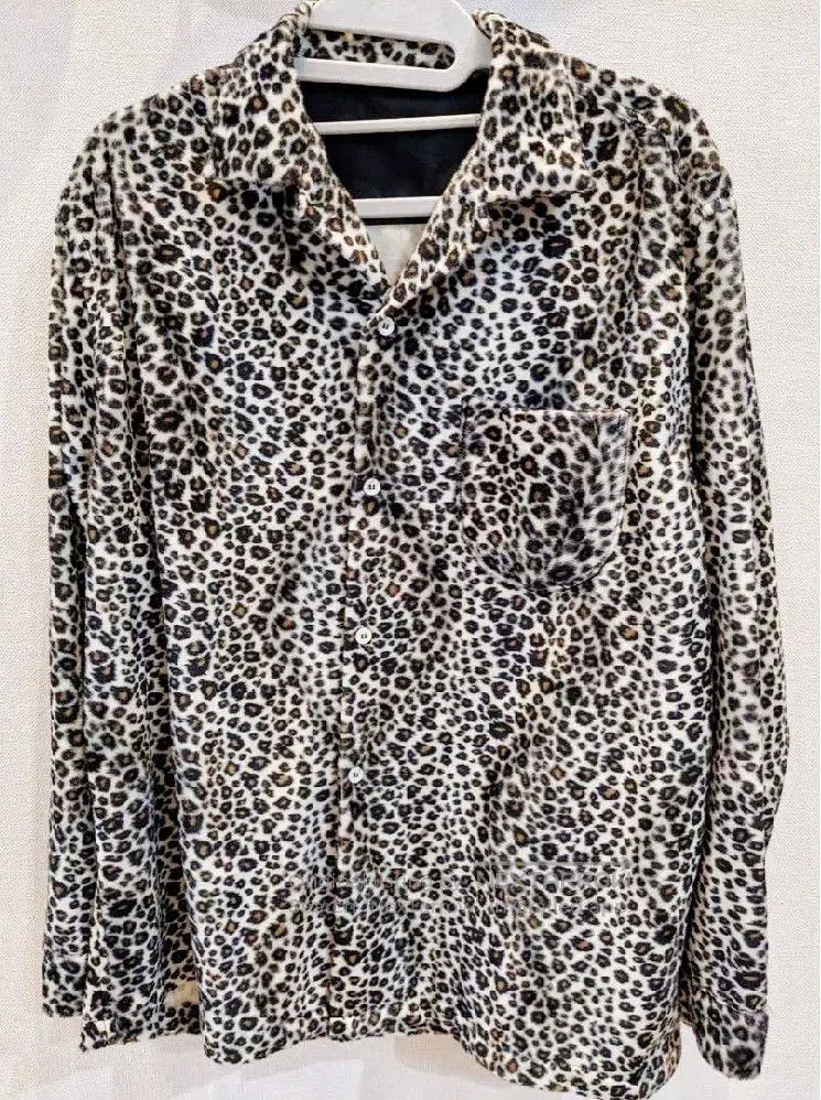 VINNY's Fake Fur White Leopard Shirt. Size US XL / EU 56 / 4 - 3 Thumbnail