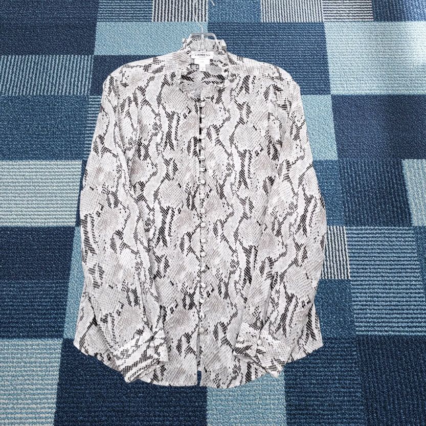 Express Express Blouse Women's M Slim Gray Button Down Snake Print Long Sleeve Size M / US 6-8 / IT 42-44 - 1 Thumbnail