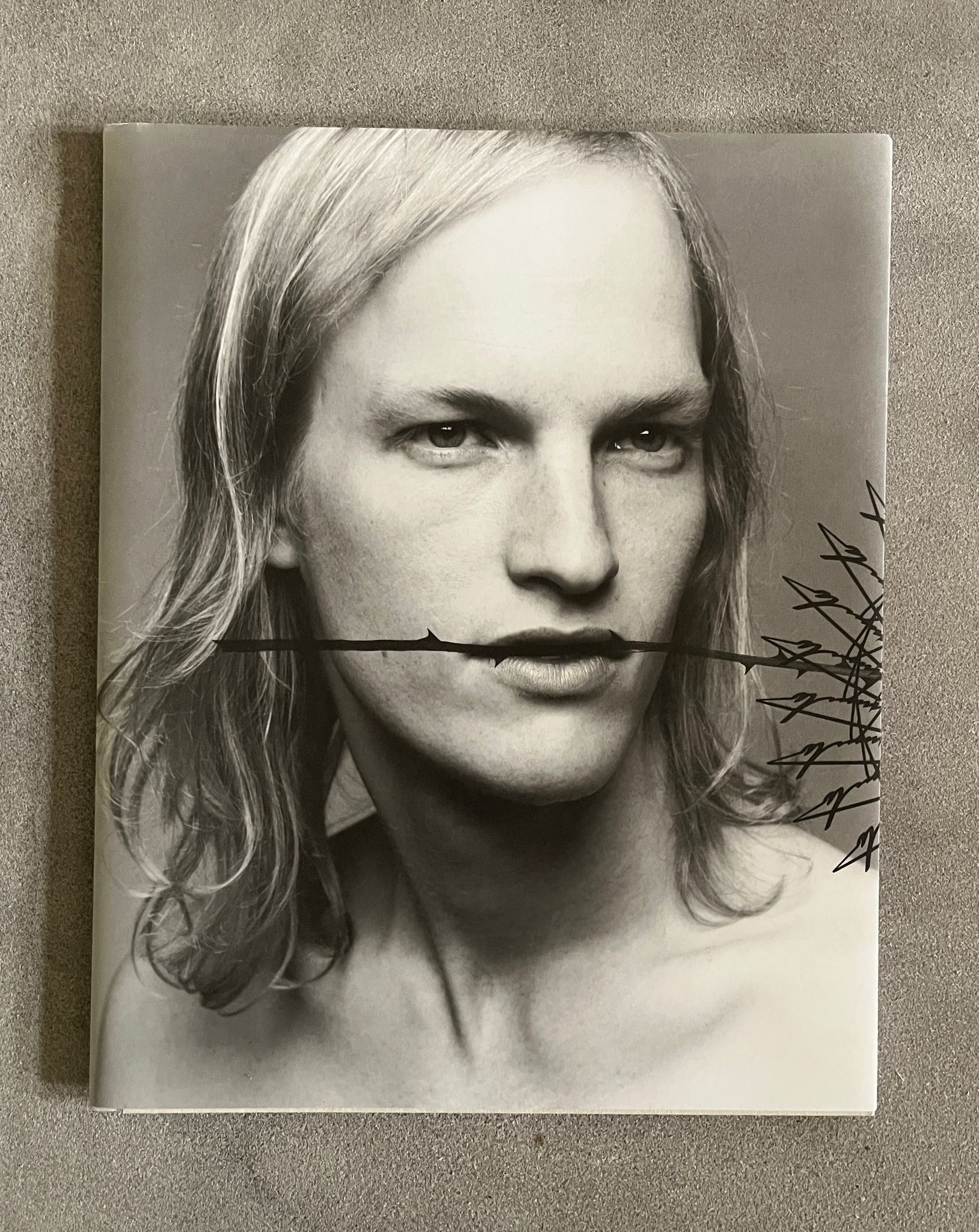 Yohji Yamamoto Yohji Yamamoto Catalog Autum/ Winter 1995/96 Size ONE SIZE - 1 Thumbnail