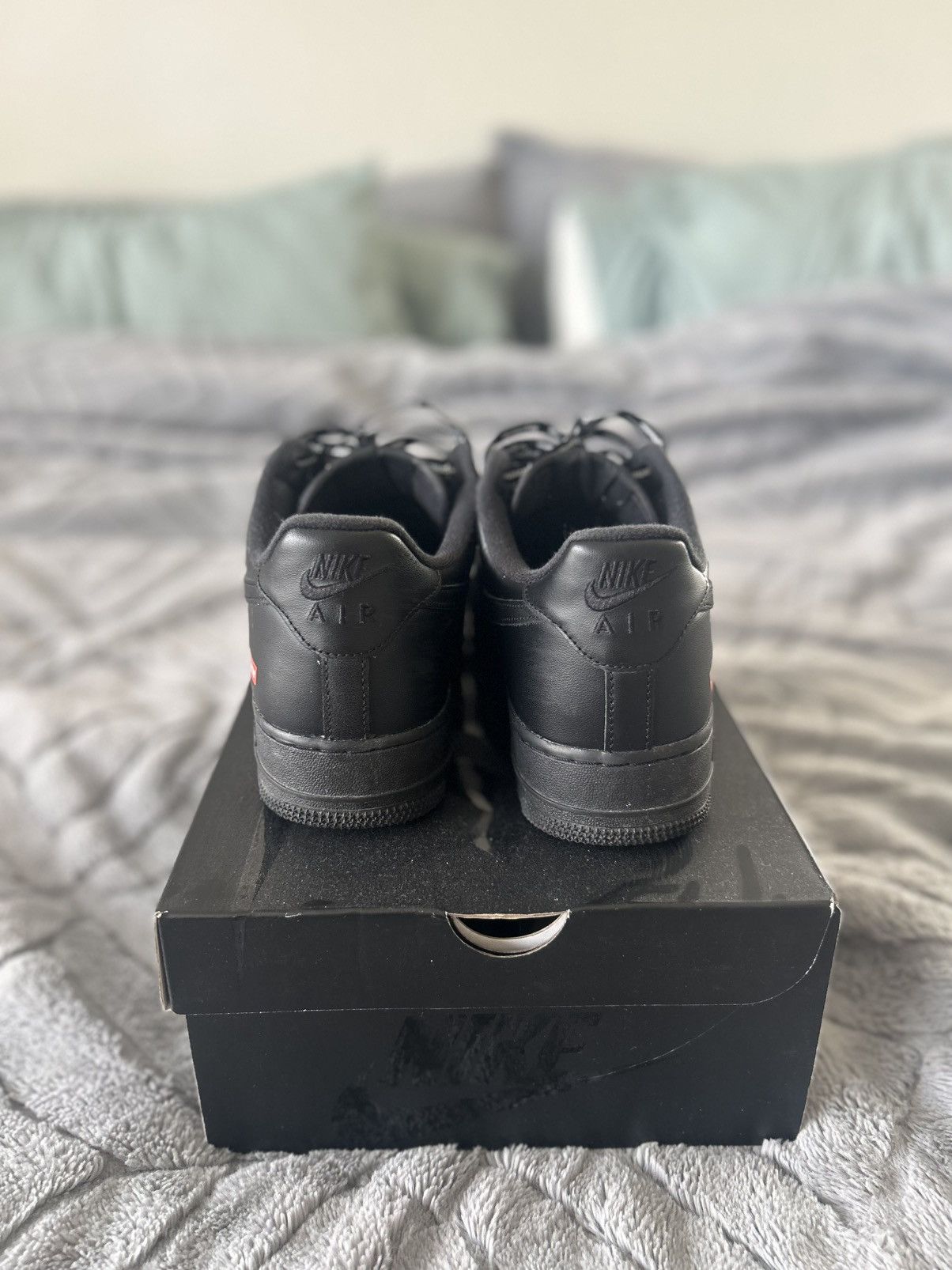 Nike × Supreme Supreme Low Top Air Force 1s Size US 9 / EU 42 - 4 Thumbnail