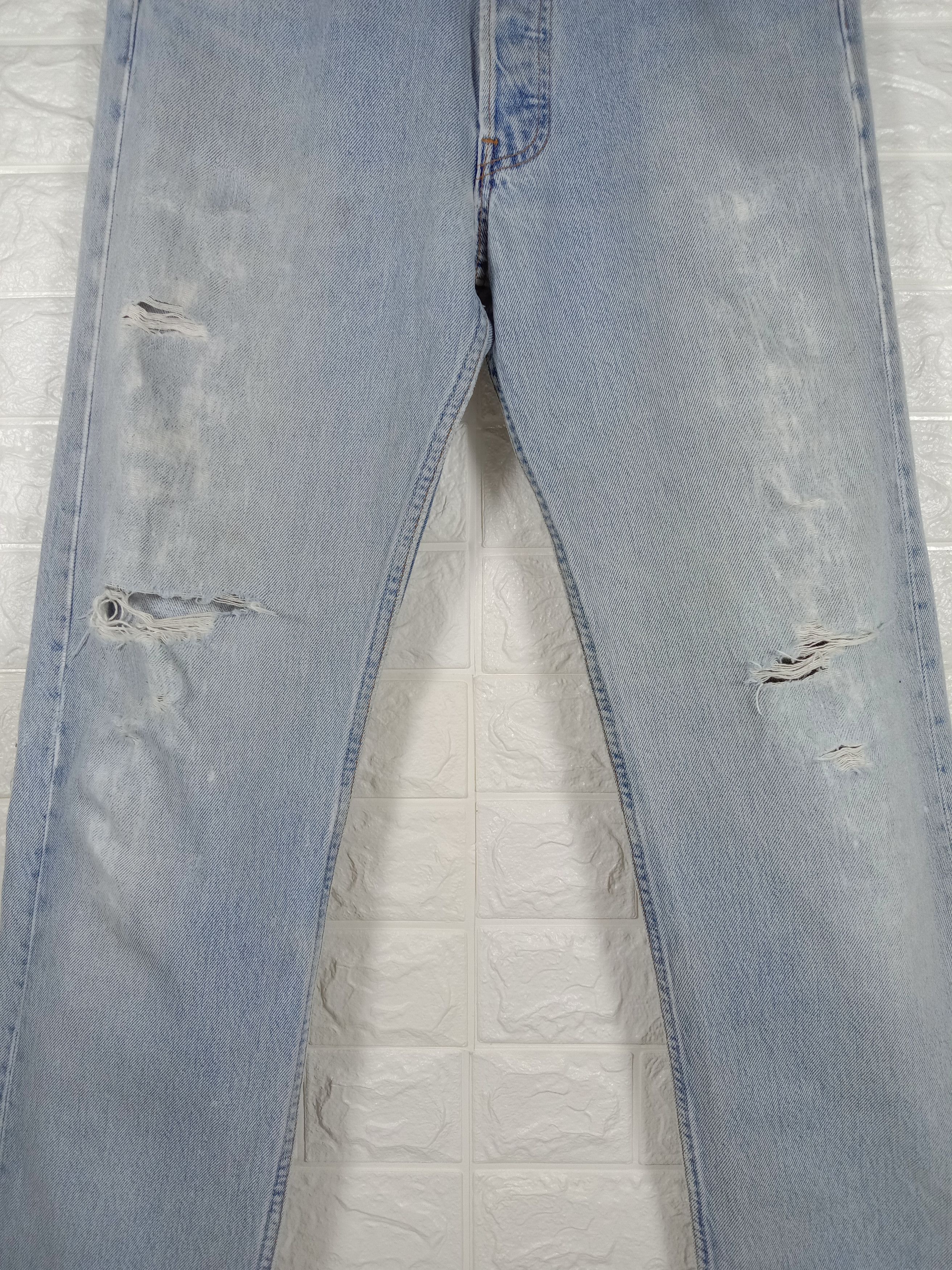Levi's Vintage 90s Levi’s 501 Jeans Light Wash Distressed Denim Size US 28 / EU 44 - 3 Thumbnail