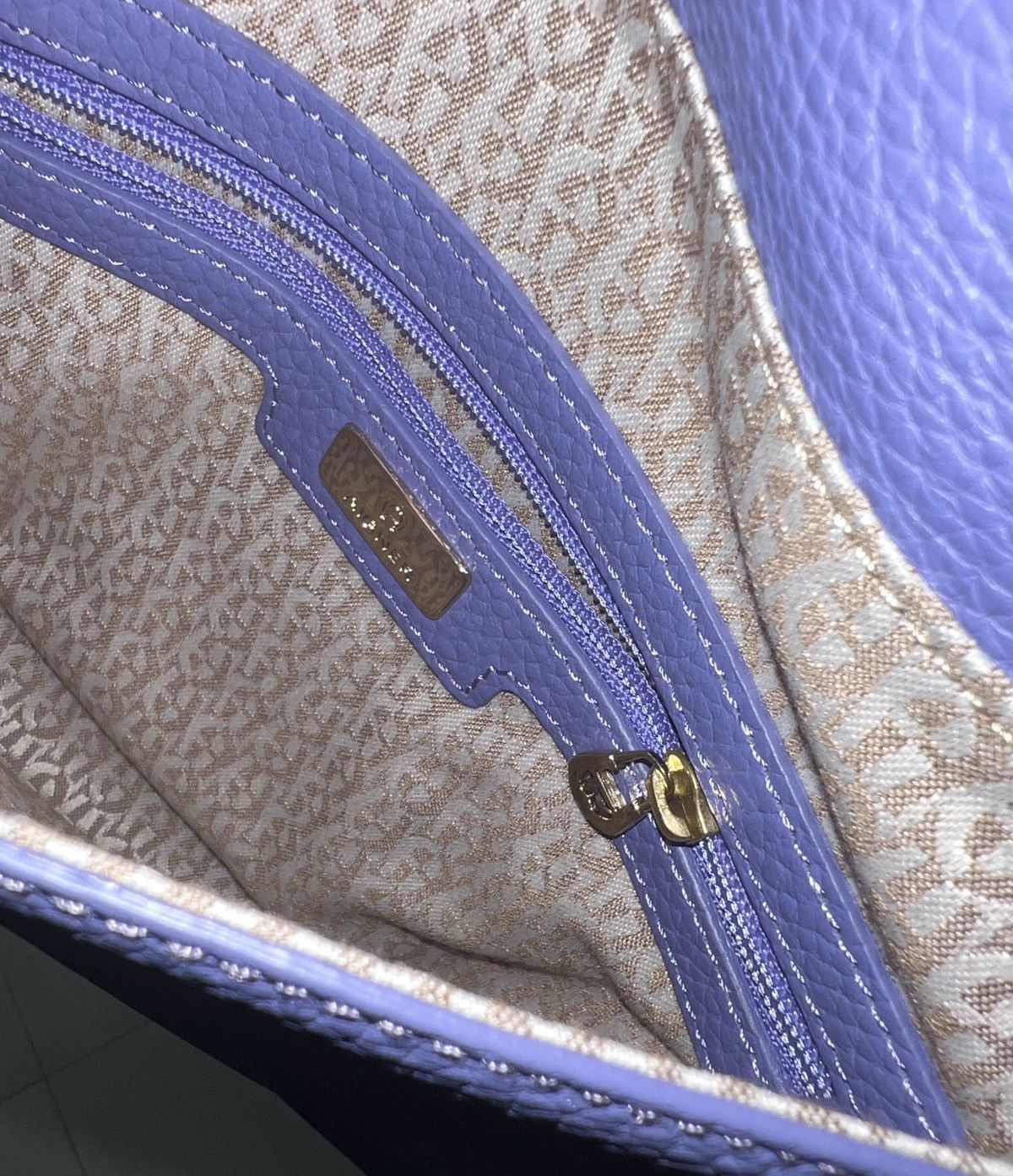Aigner Aigner Lavender Leather shoulder bag Size ONE SIZE - 2 Thumbnail