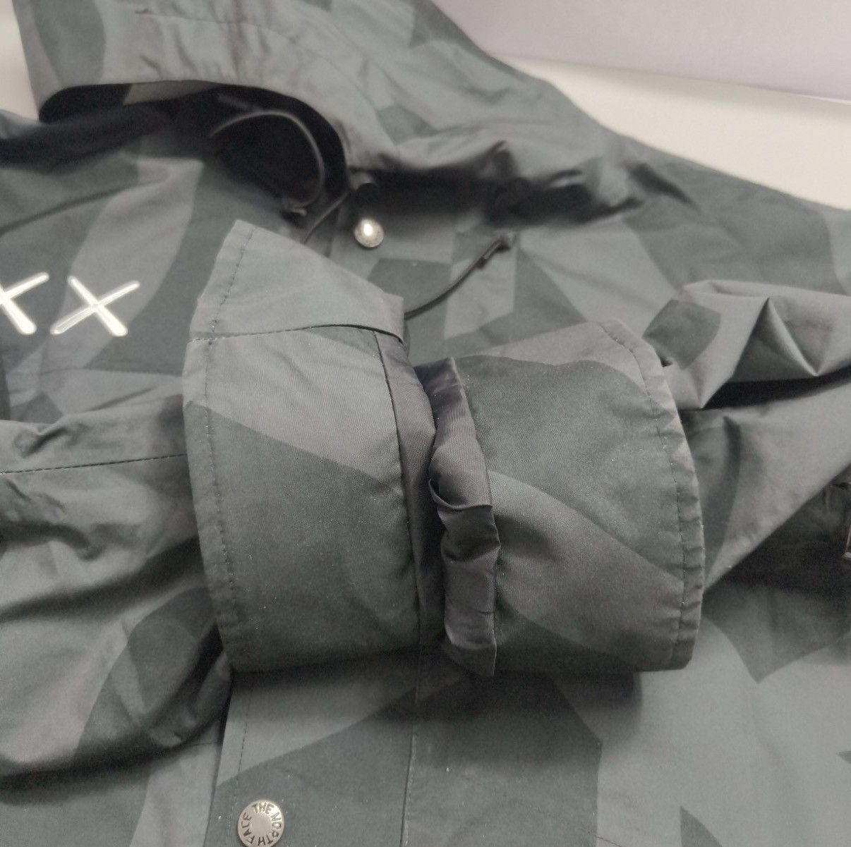 Supreme × The North Face The North Face x KAWS Retro 1986 Mountain Jacket Size US M / EU 48-50 / 2 - 13 Thumbnail
