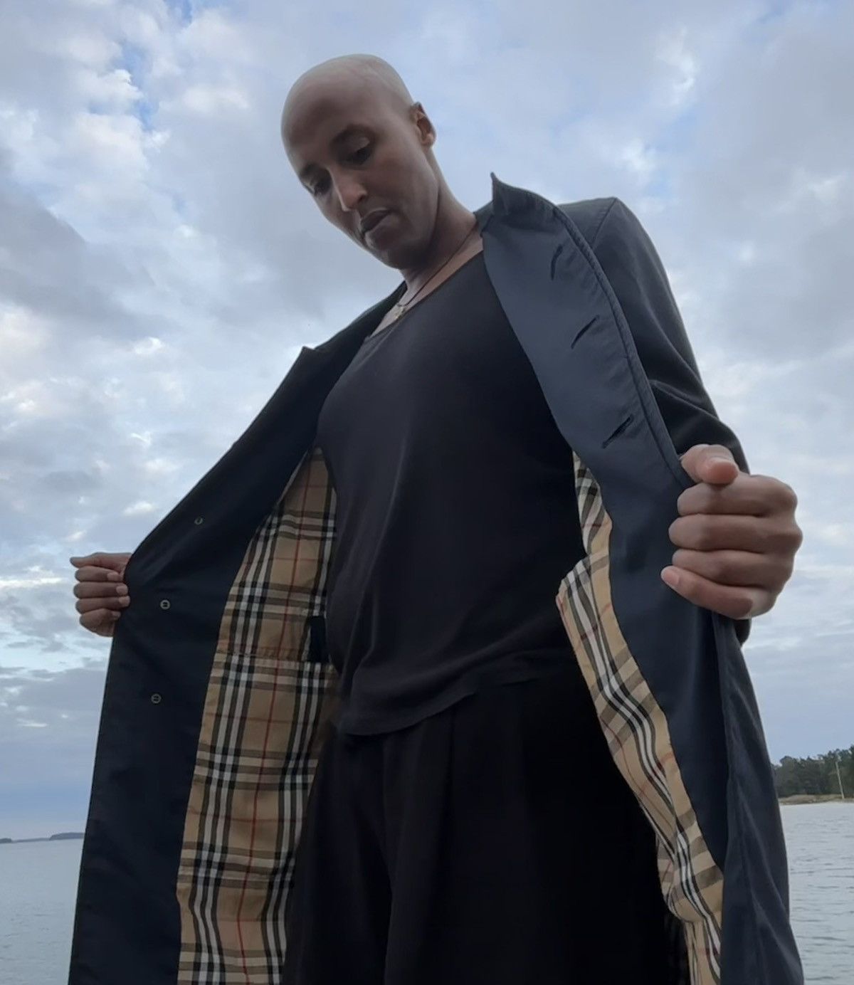 Burberry Burberry trench medium lenghth in size L Size L / US 10 / IT 46 - 8 Thumbnail