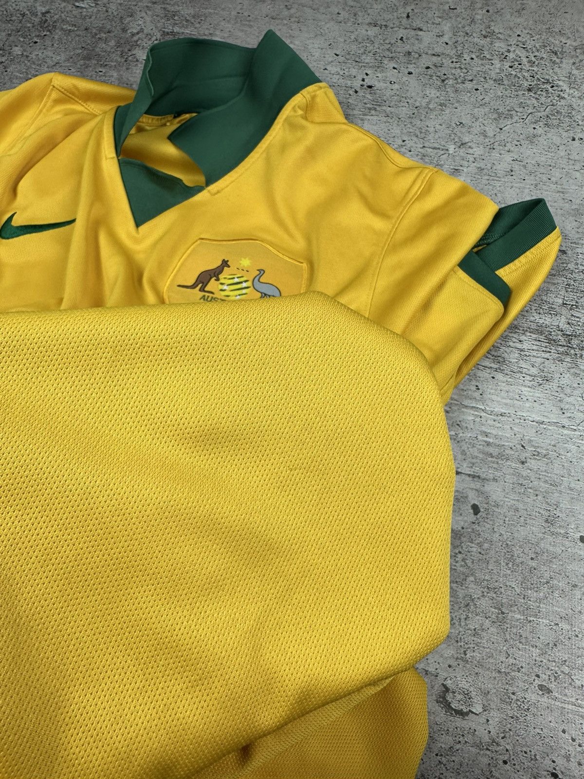 Nike 2014 Nike Australia World Cup Home Soccer Jersey/Shirt Size US M / EU 48-50 / 2 - 9 Thumbnail