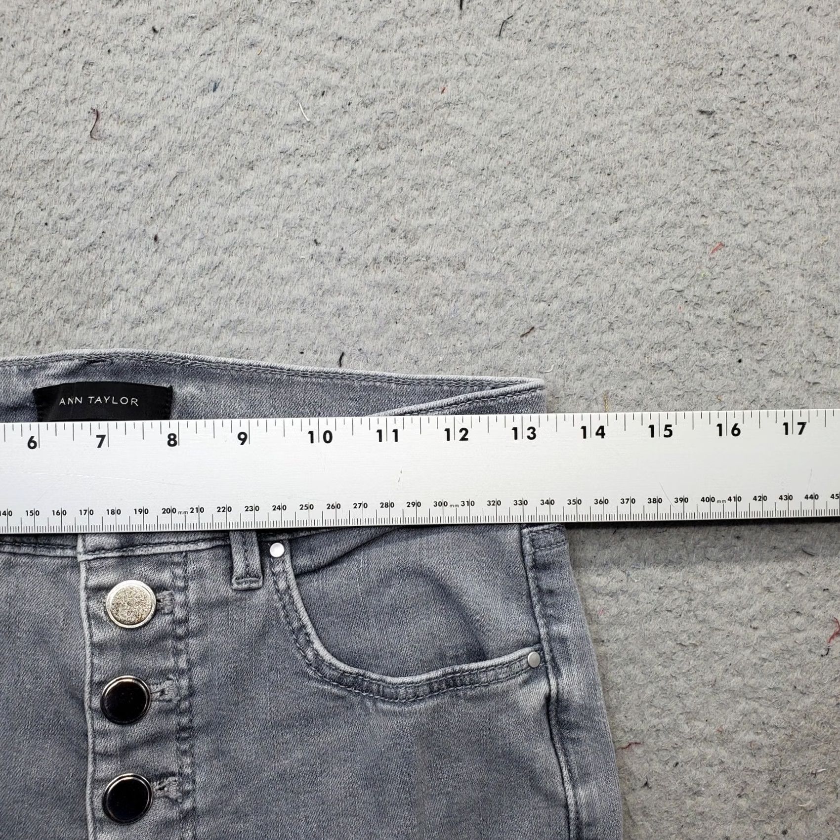 Ann Taylor Ann Taylor Cindy Crop Jeans Womens 4 Gray Denim High-Rise Skinny Leg Button Fly Jeans 4 Womens Gray Crop Skinny Straight? Size 27" / US 4 / IT 40 - 6 Thumbnail