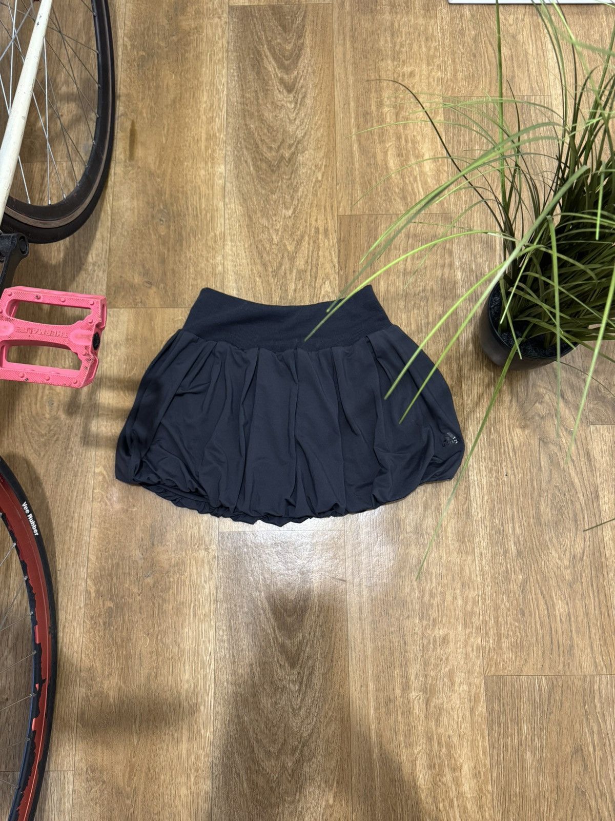 Adidas VINTAGE ADIDAS BALLON MINI SKIRT Size 28" / US 6 / IT 42 - 1 Thumbnail