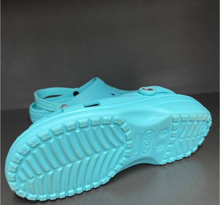 mens light blue crocs