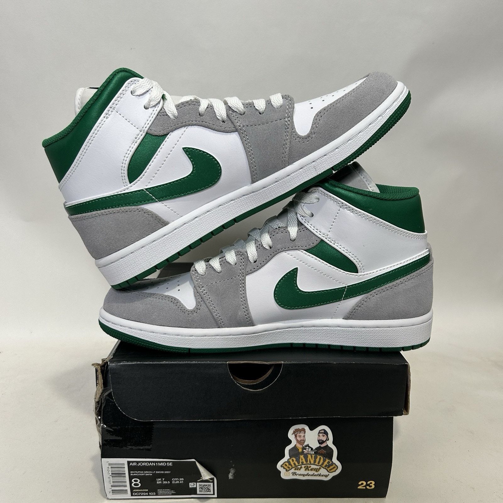 Nike Nike Air Jordan 1 Retro Mid SE “Light Smoke Grey Pine Green” Size US 8 / EU 41 - 3 Thumbnail