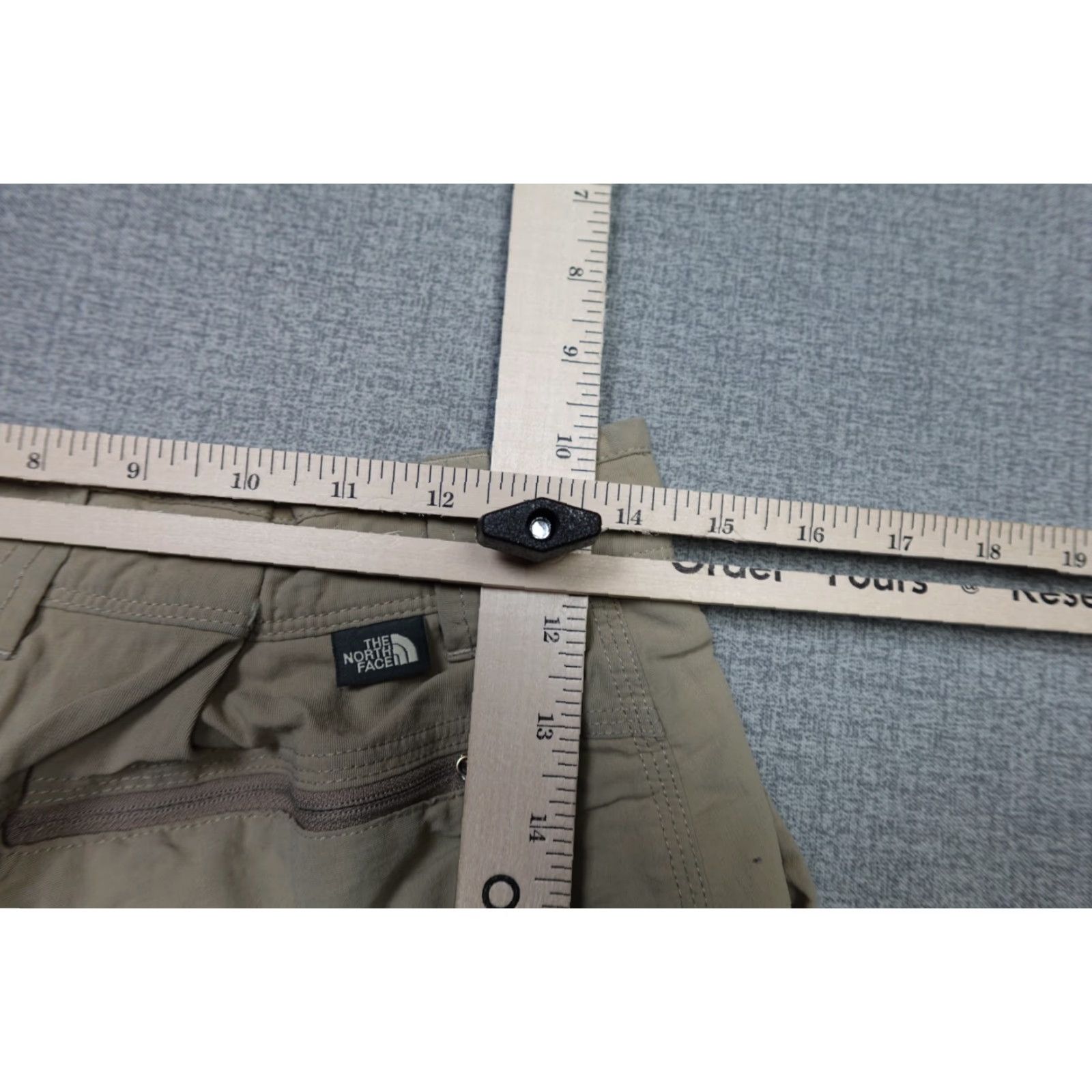 The North Face The North Face Men's Short 30 Beige Nylon Hiking Lightweight Cargo Pocket Outdoor style Athletic Modern Beige Size US 30 / EU 46 - 5 Thumbnail