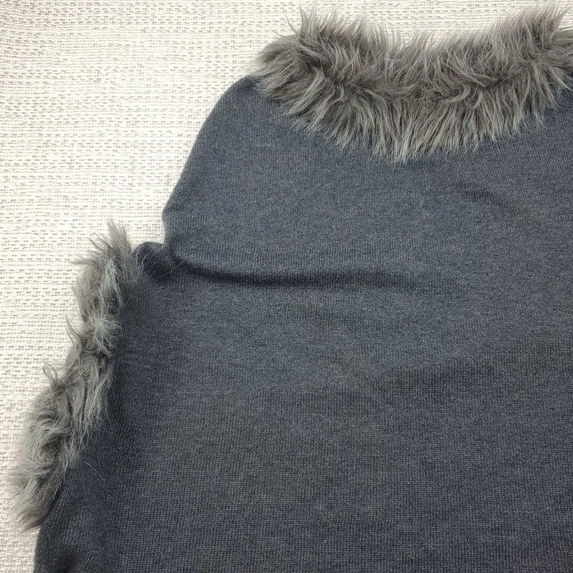 Vintage Dolce Cabo Poncho Sweater Faux Fur Trim Womens Size S Pull Over Knit Open Bohemian Fall Winter Size S / US 4 / IT 40 - 3 Thumbnail