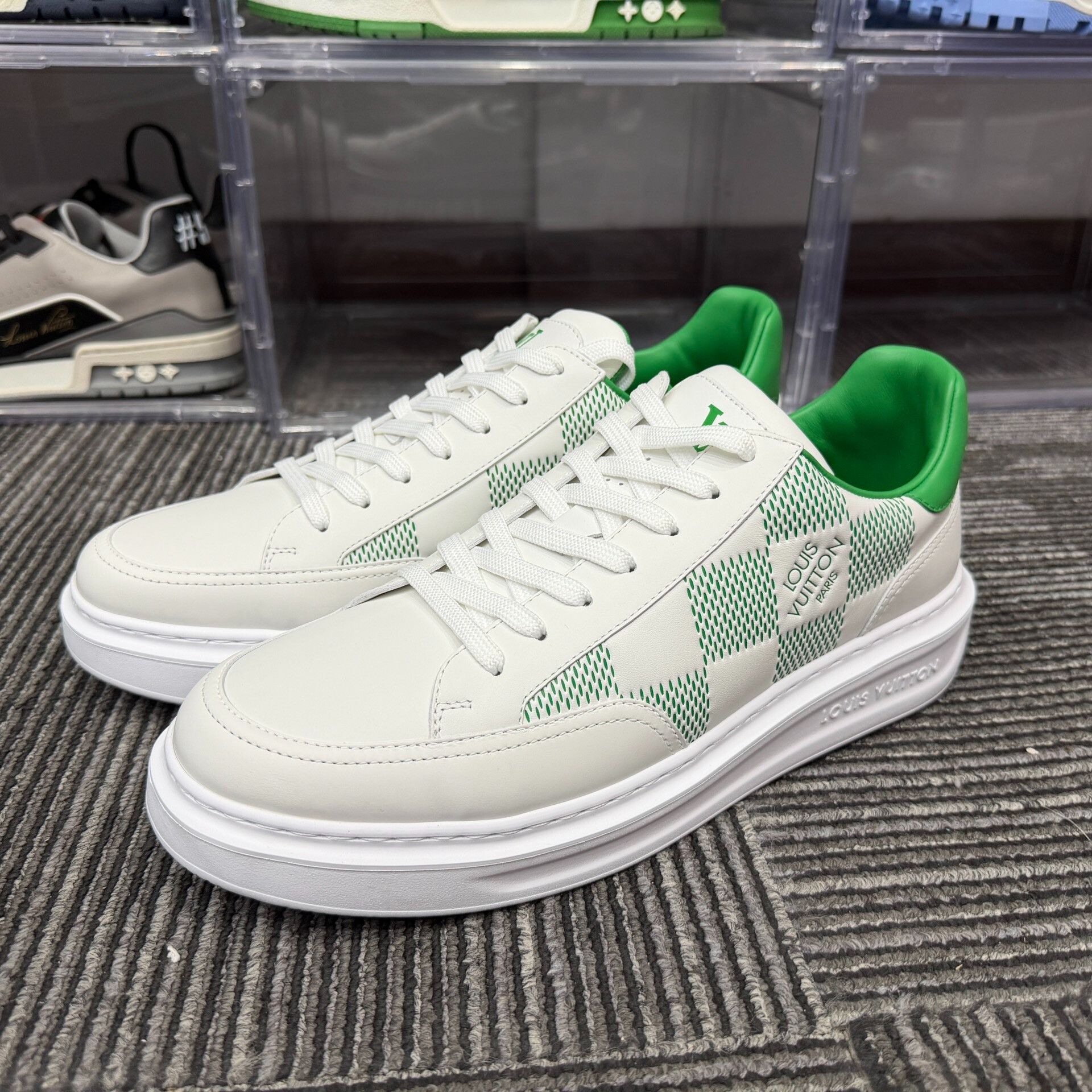 Louis Vuitton Louis Vuitton Checkered Green Lowtop Sneakers 9 Men Size US 9 / EU 42 - 1 Thumbnail
