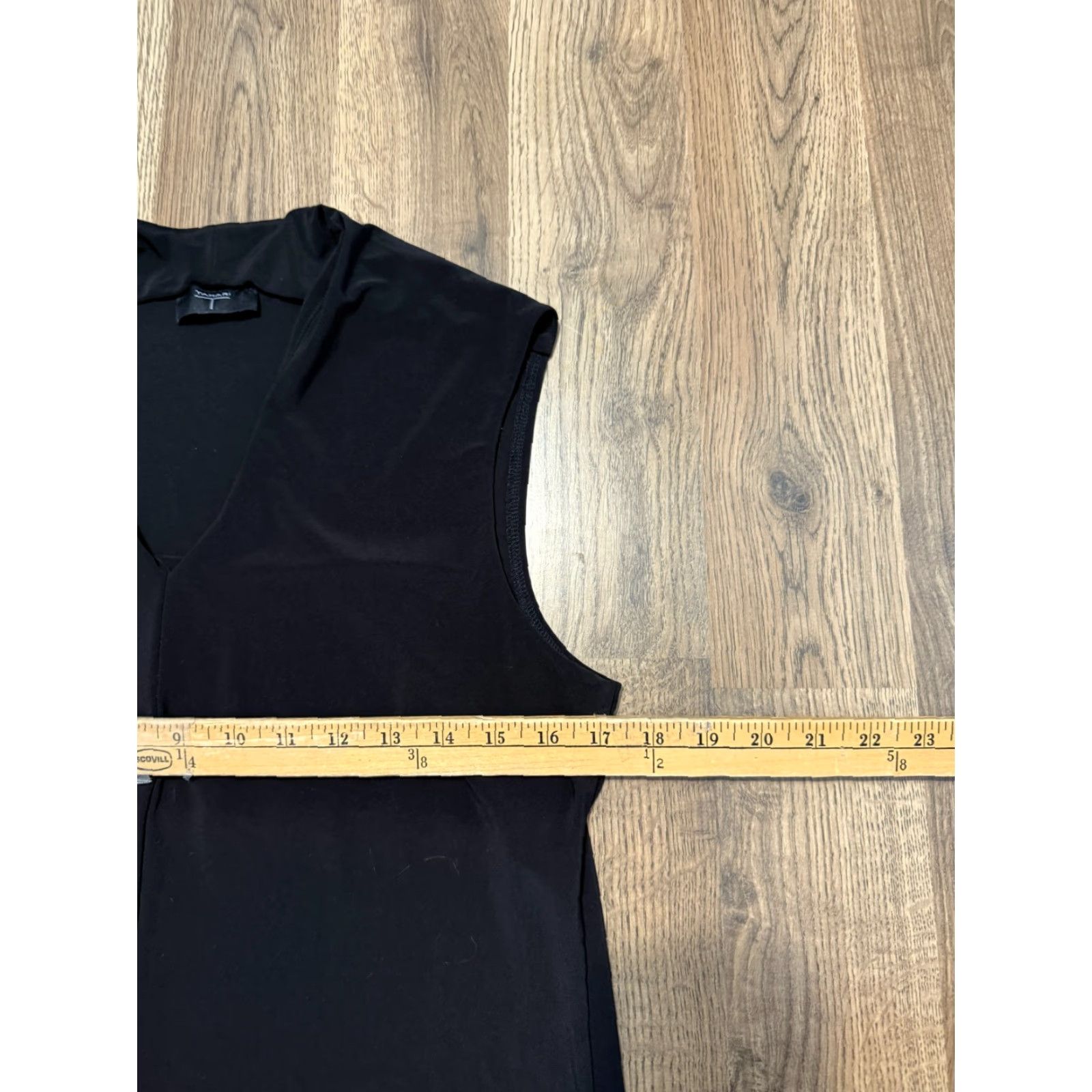 Vintage Tahari Blouse Women Size S Black V-Neck Sleeveless Casual Formal Shirts Shirts Womens Black V-Neck Tahari Blouse Modern Classic 90s? Size S / US 4 / IT 40 - 6 Thumbnail