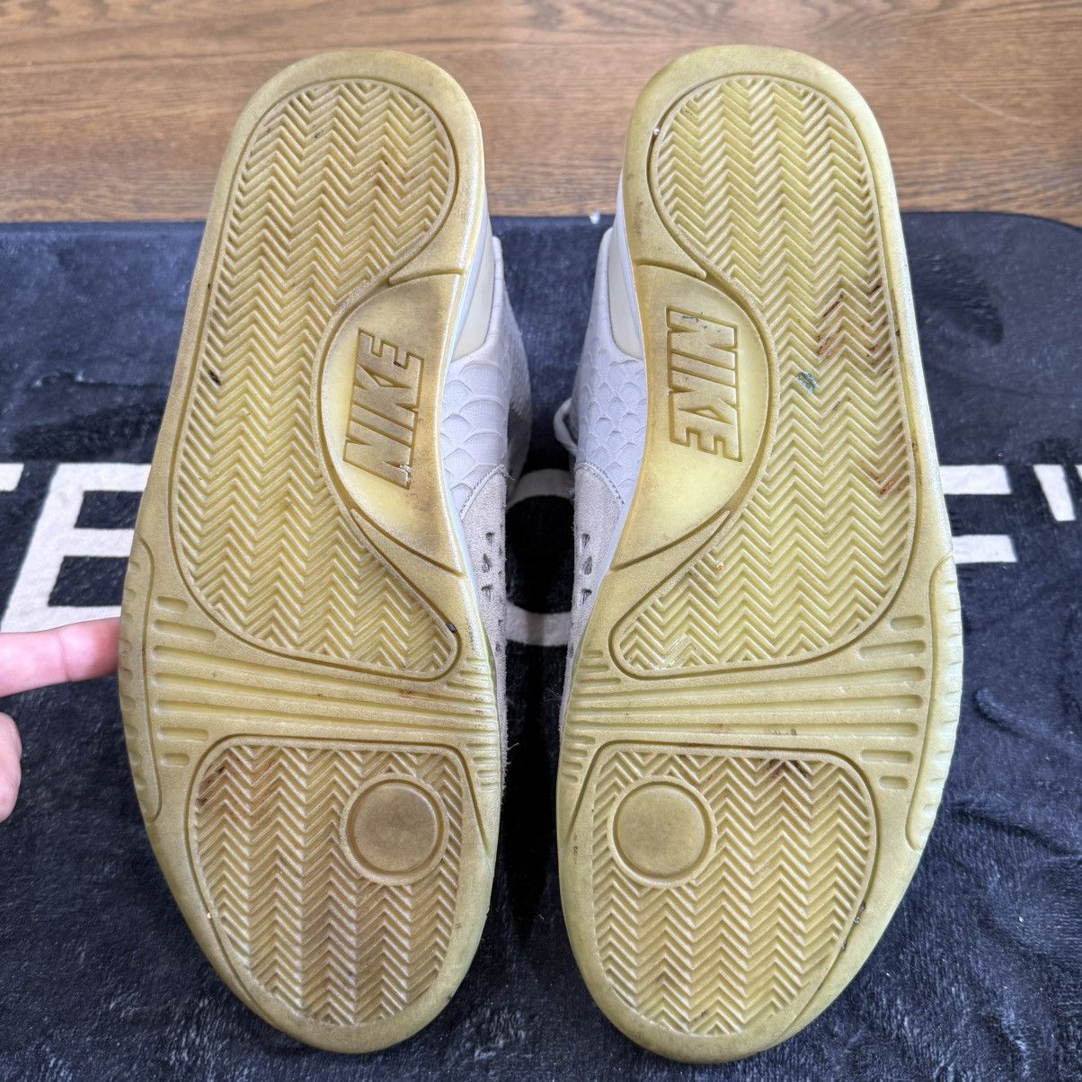 Kanye West × Nike Nike Yeezy 2 NRG Pure Platinum Size US 12 / EU 45 - 9 Thumbnail