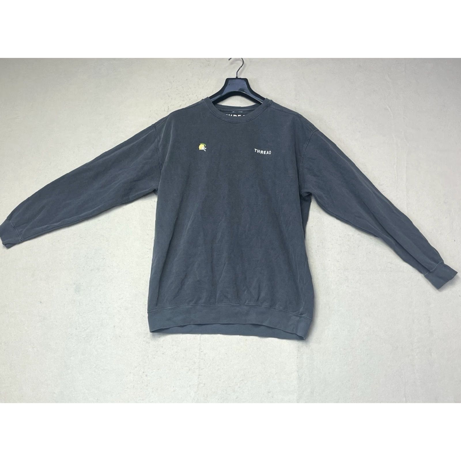 Vintage THREAD CARRY ON Sweatshirt Men XL Black Crew Neck Long Sleeve 90s Logo Pullover All Seasons Regular Size US XL / EU 56 / 4 - 2 Thumbnail