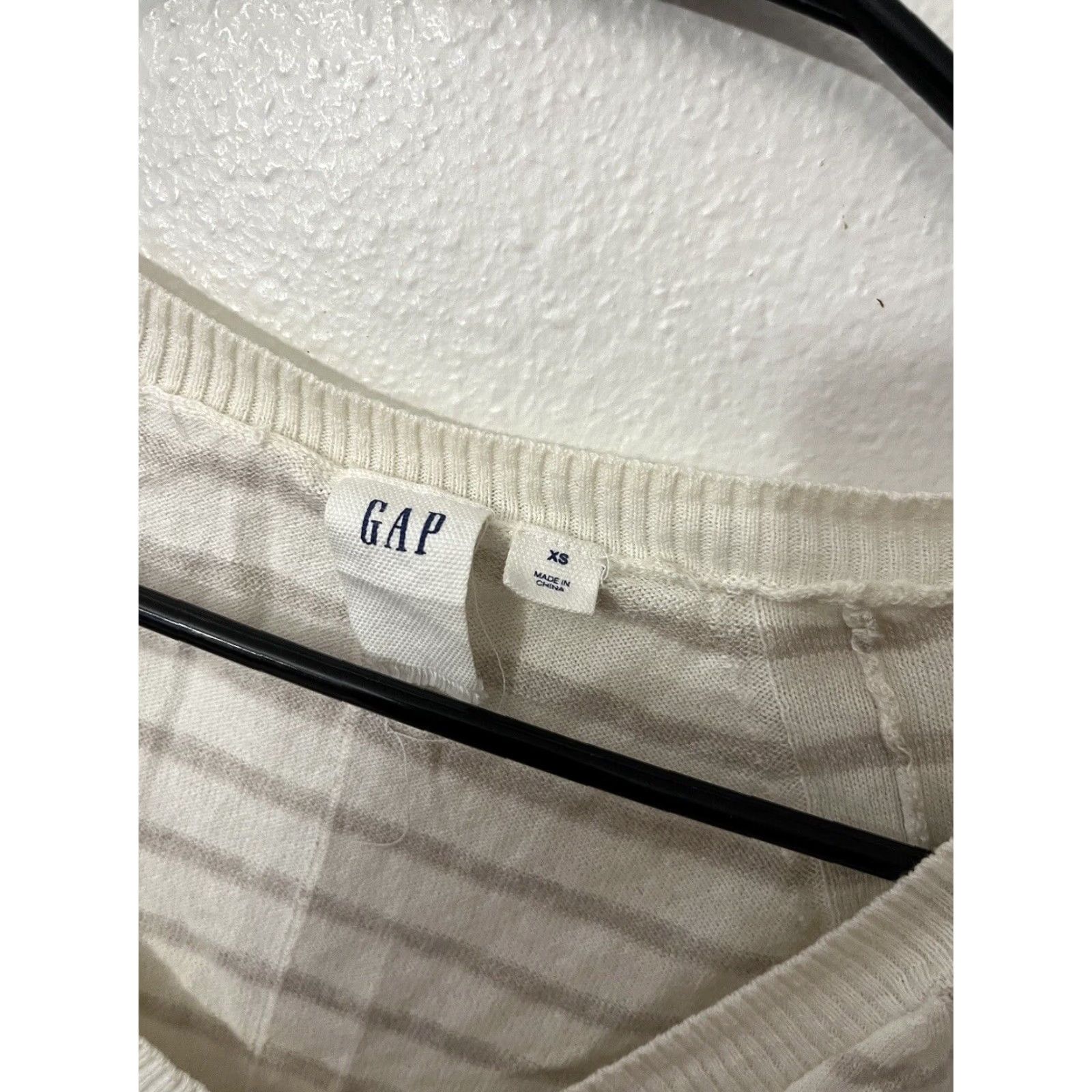 Gap GAP Blouse Shirt Women XS White Beige Striped V-Neck Long Sleeve Knit Cotton Modal Regular Fit Adults Women XS Size XS / US 0-2 / IT 36-38 - 3 Thumbnail