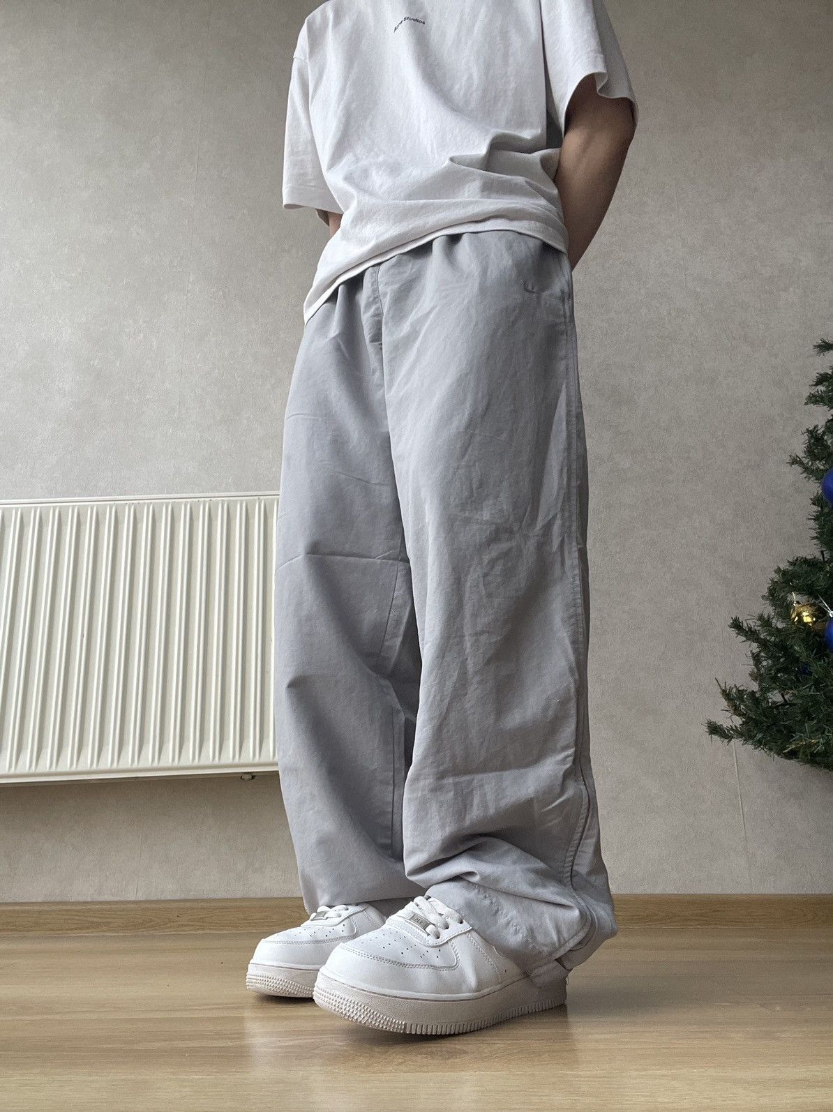 Nike Vintage Nike Swoosh Baggy Parachute Track Pants Size L Size US 38 / EU 54 - 1 Thumbnail