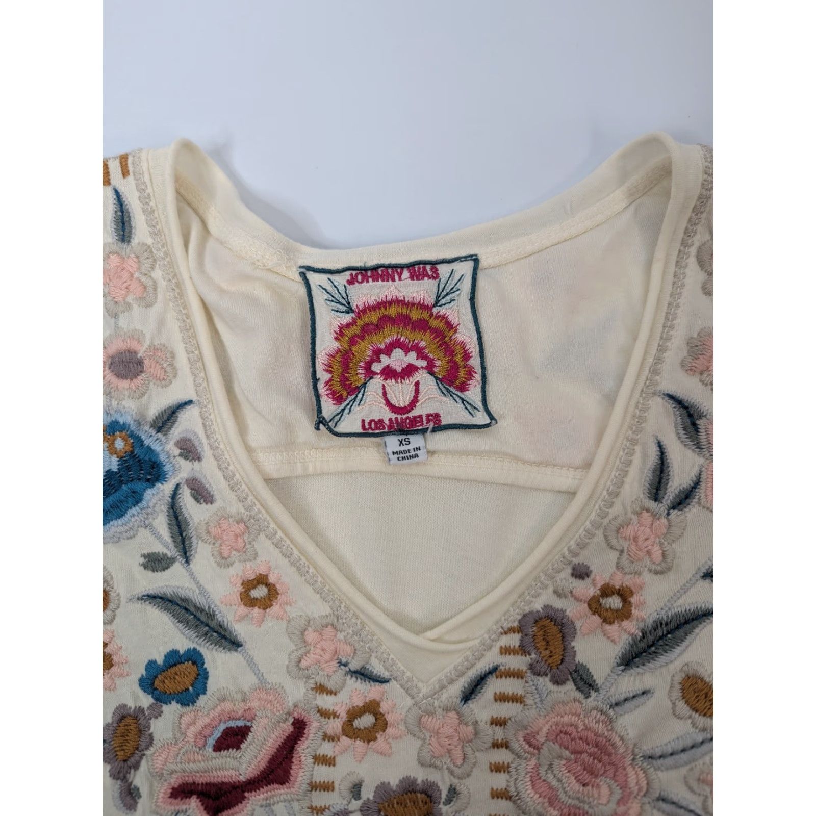 Johnny Was Johnny Was Floral Embroidered V-Neck 3/4 Sleeve Beige Tunic Top Boho Women's XS Shirt Size XS / US 0-2 / IT 36-38 - 6 Thumbnail