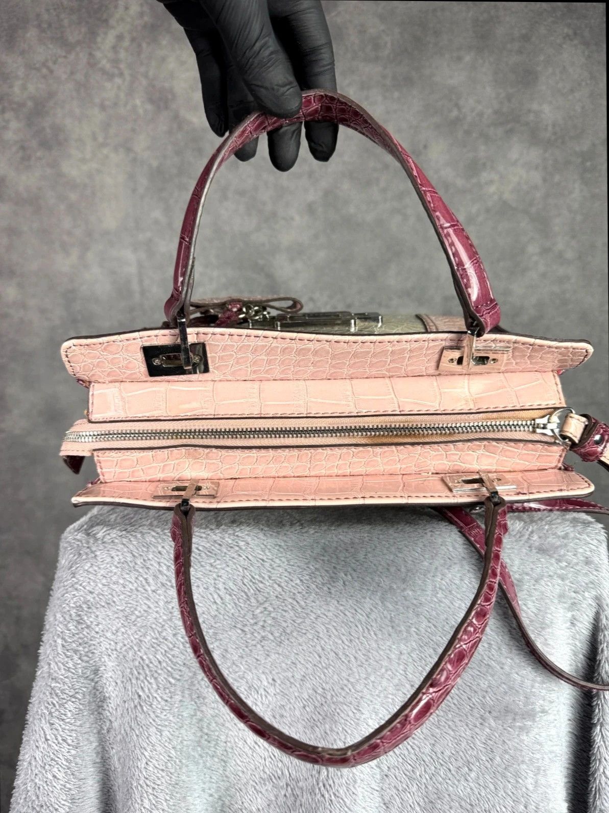 Guess Guess Handbag Pink Purple Croc Pattern Buckle Size ONE SIZE - 9 Thumbnail