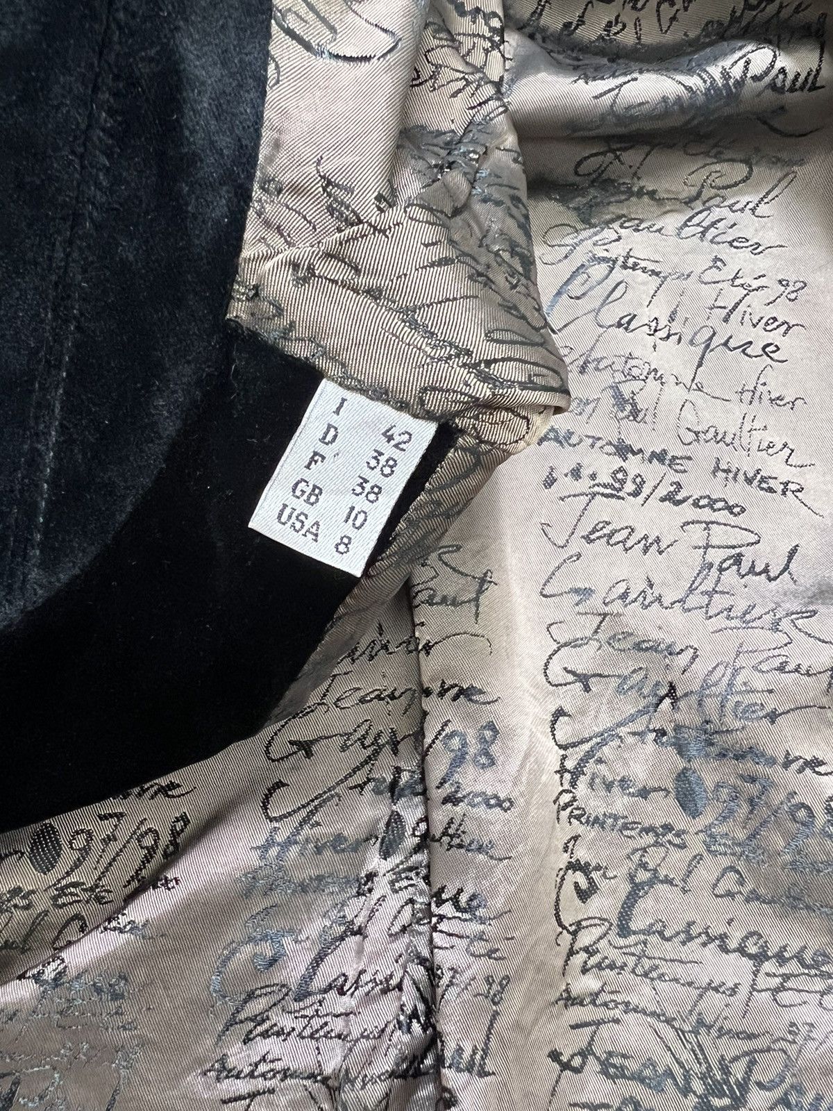Jean Paul Gaultier JPG AW 97-98 Signature Monogram Print Velvet Jacquard Blazer Size US XS / EU 42 / 0 - 18 Thumbnail