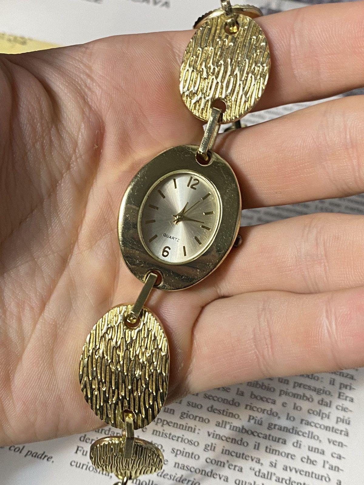 Japanese Brand Avon Vintage Women's Watch Gold Bracelet Size ONE SIZE - 10 Thumbnail