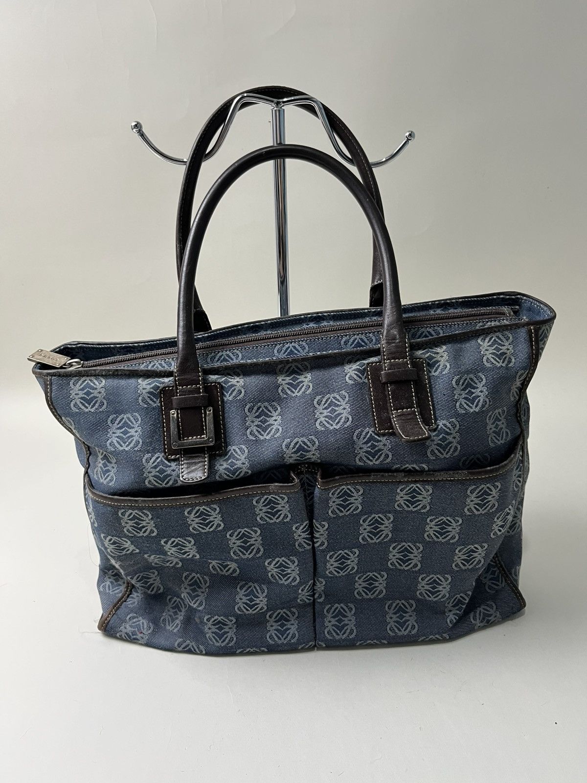 Loewe Loewe Anagram Handbag Size ONE SIZE - 1 Thumbnail