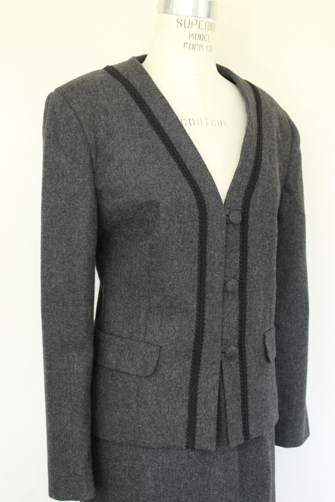 Vintage Vintage 1980s Womens Suit, Russ Gray Wool Skirt And Jacket, Size M / US 6-8 / IT 42-44 - 4 Thumbnail