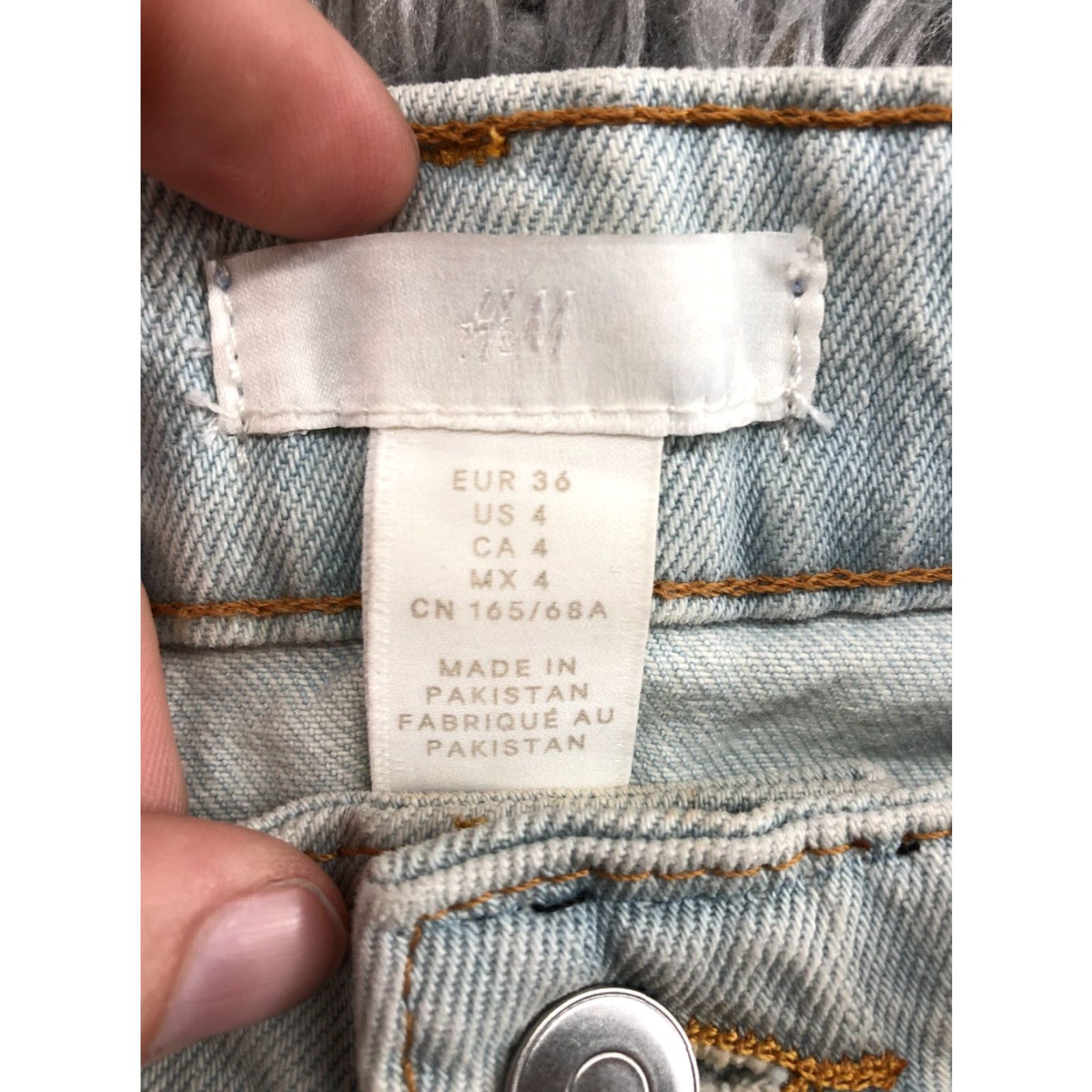 H&M H&M Womens Cut-off Shorts Size 4 Mid Rise Medium Wash Blue Size 27" / US 4 / IT 40 - 7 Thumbnail