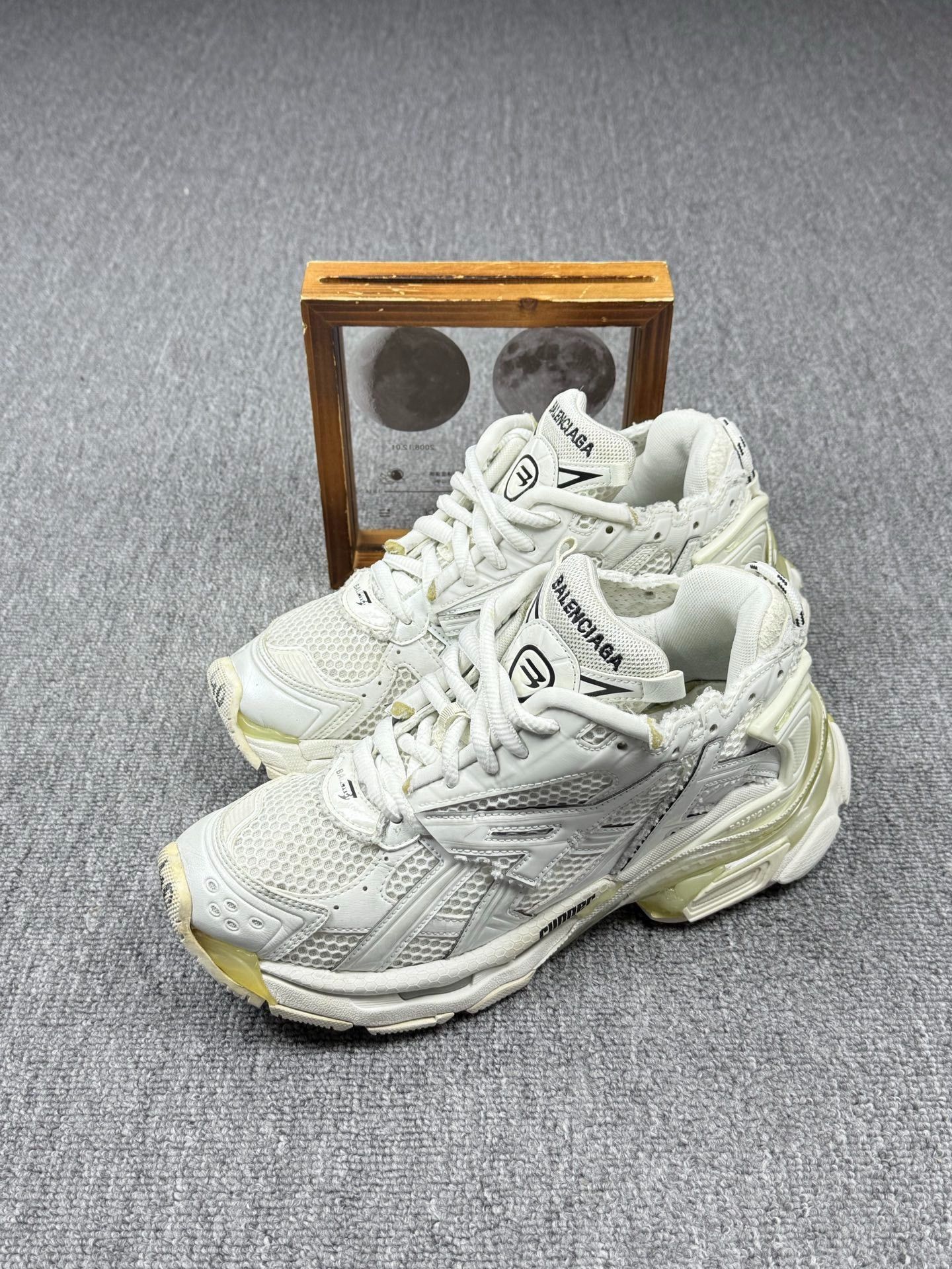 Balenciaga Balenciaga Running White Lowtop Sneakers it_40 Women Size US 10 / IT 40 - 1 Thumbnail