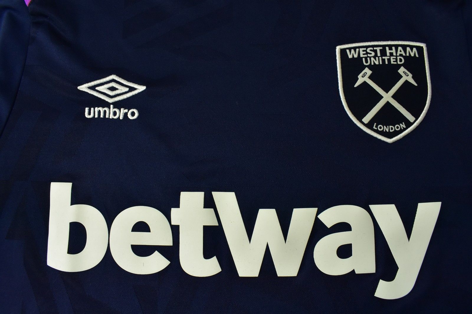 Umbro Umbro West Ham UnitedAway 3RD 2019-2020 Shirt m Size US M / EU 48-50 / 2 - 8 Thumbnail