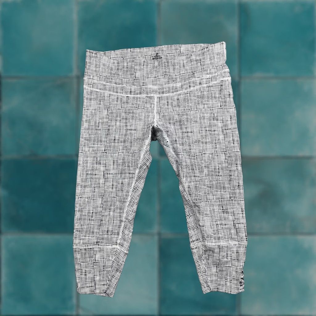 Prana PrAna Womens XL White Capri Leggings Ruched Geometric Print Yoga Gym Capri Pants Slim Fit Stretch Activewear Size 40" / US 18 - 1 Thumbnail