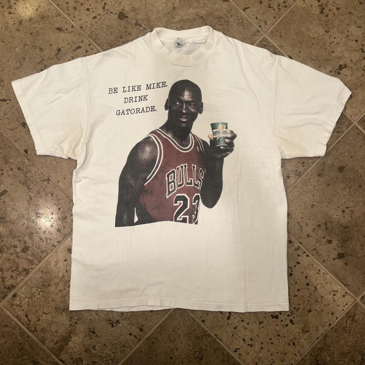 image of Vintage Michael Jordan Drink Gatorade T-Shirt in White, Men's (Size XL)