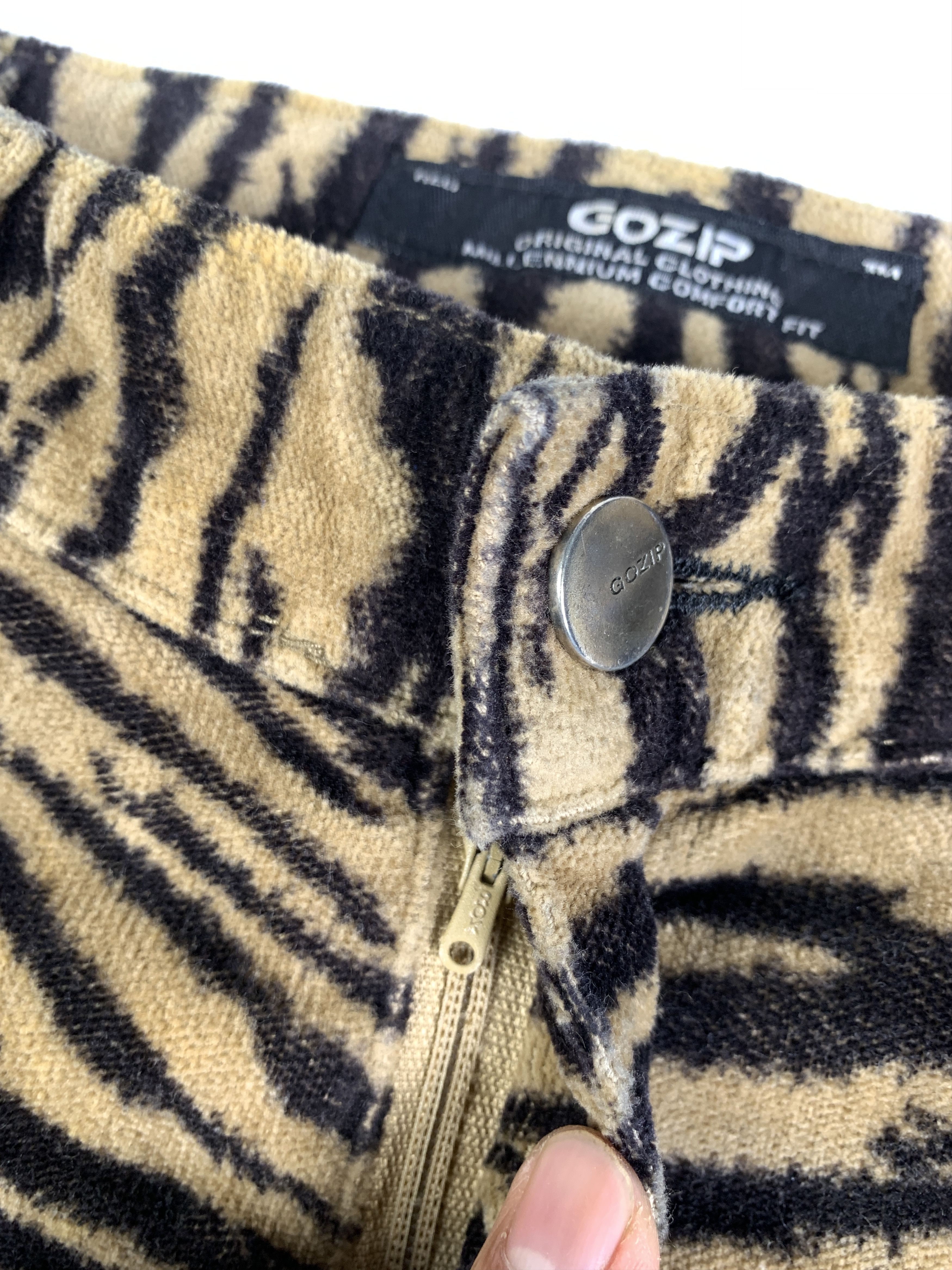 Japanese Brand Gozip Tiger Camo Bootcut Velvet Lowrise Pants (28) Size 28" / US 6 / IT 42 - 8 Thumbnail