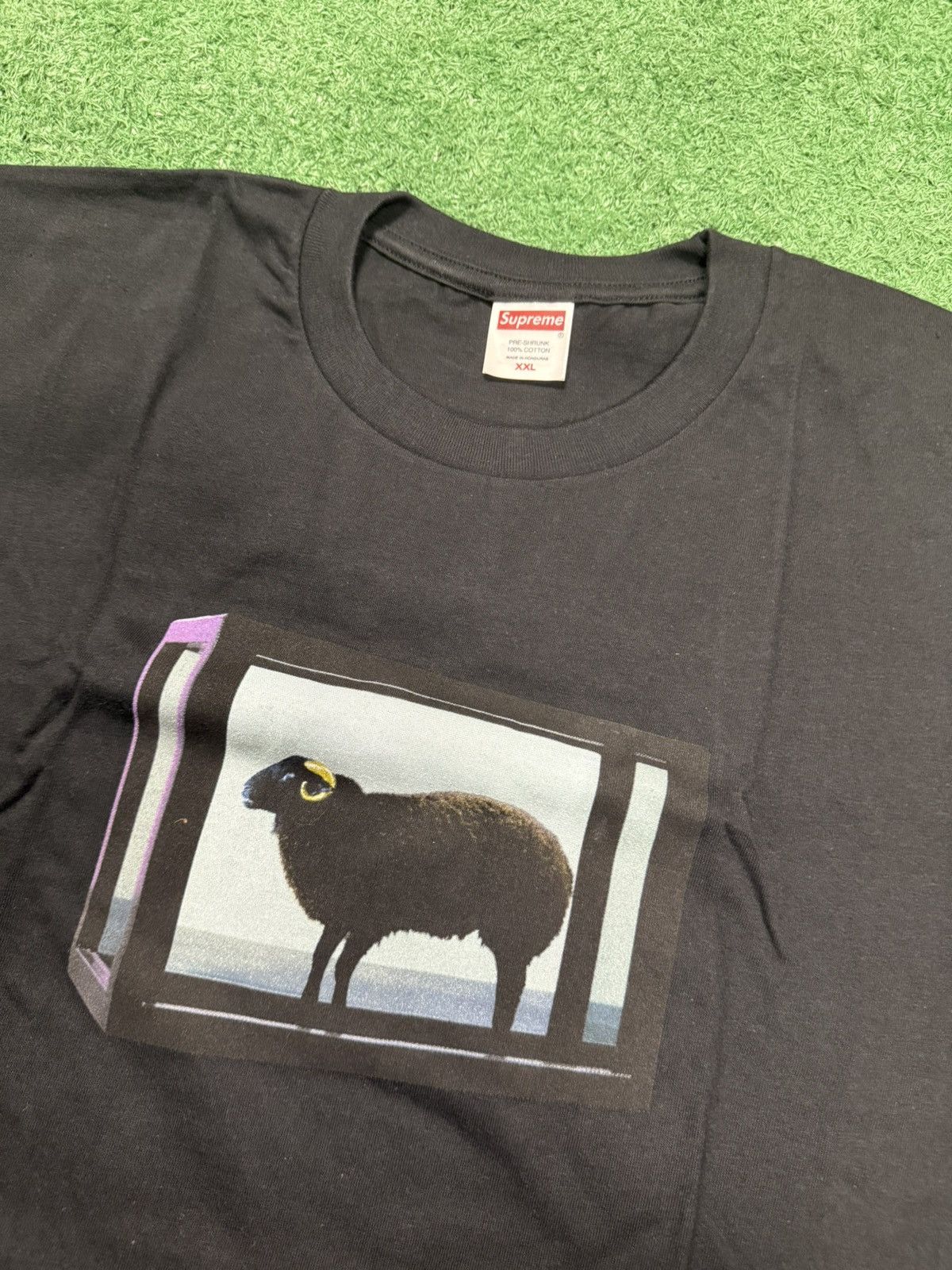 Supreme Supreme damien hurst sheep tee shirt Size US XXL / EU 58 / 5 - 1 Thumbnail