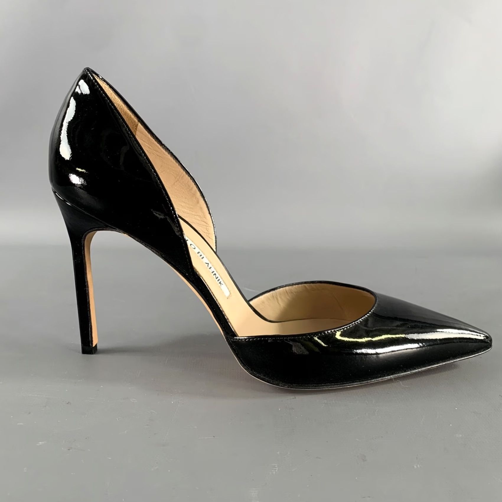 Manolo Blahnik MANOLO BLAHNIK Pumps Size 9.5 Black Patent Leather Two Tone Pointed Toe Size US 10 / IT 40 - 2 Thumbnail