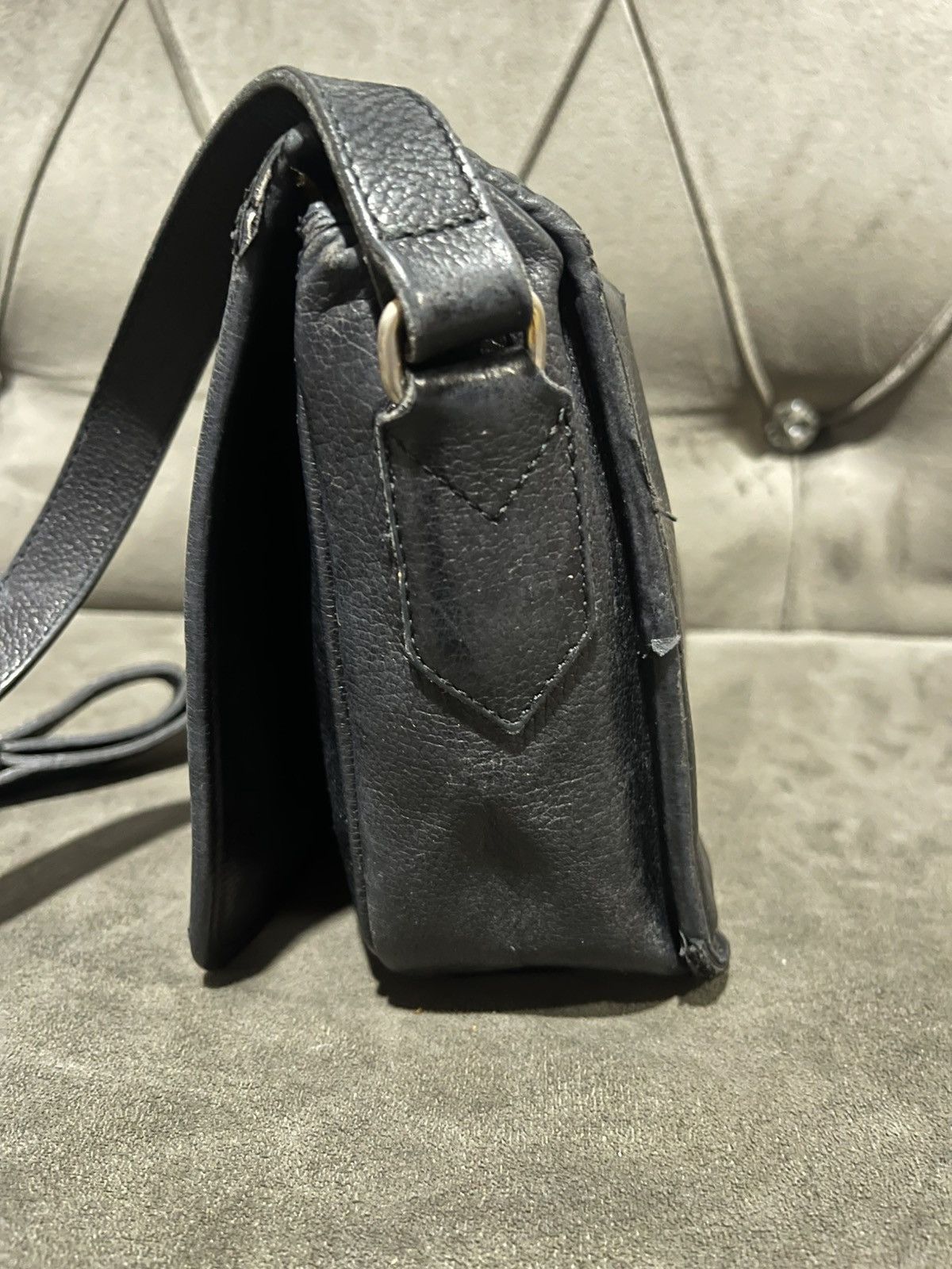 Yves Saint Laurent Authentic Yves Saint Laurent logo stitch shoulder bag Size ONE SIZE - 7 Thumbnail