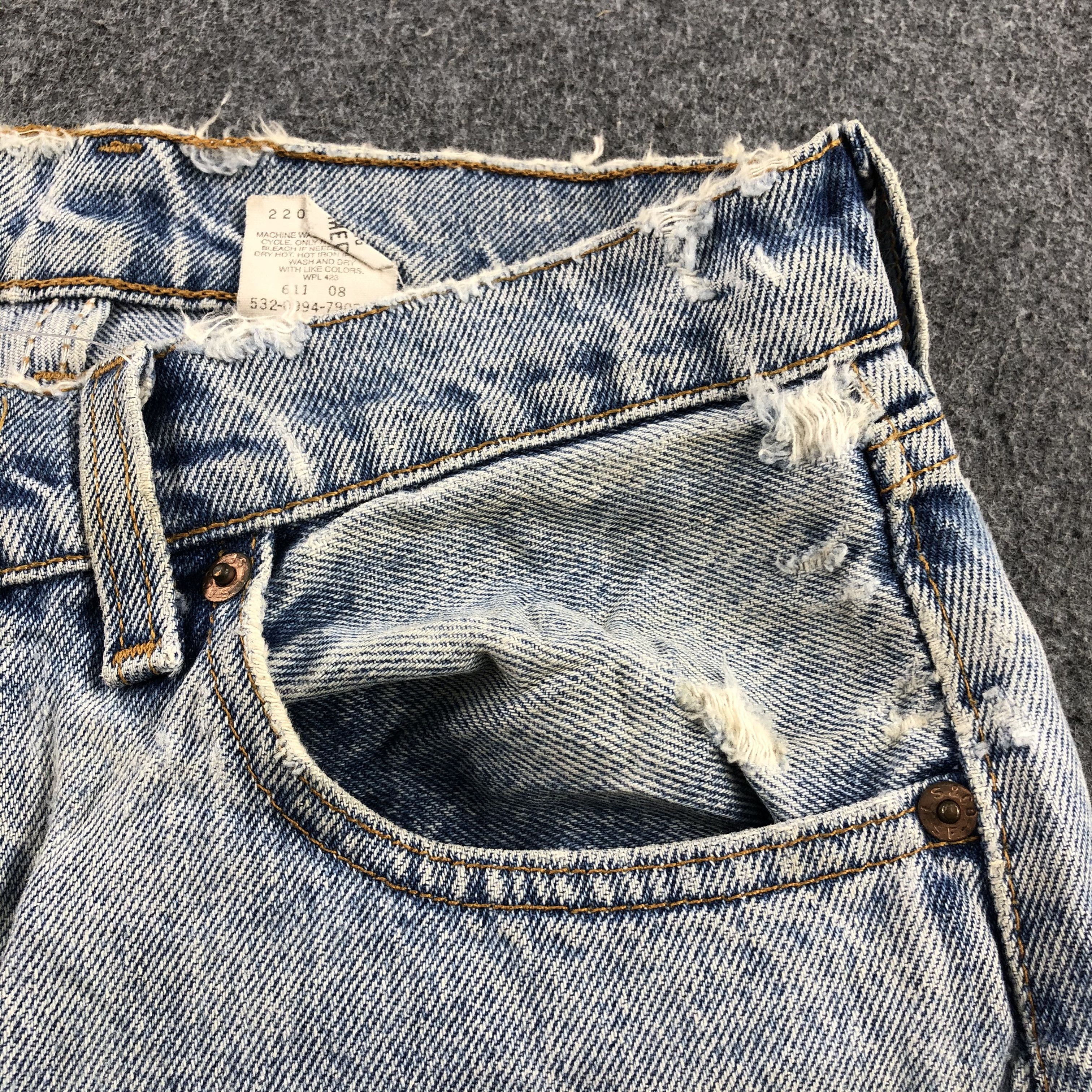 Levi's Vintage 90s Light Wash Levis 560 Jeans-J2043 Size US 28 / EU 44 - 17 Thumbnail