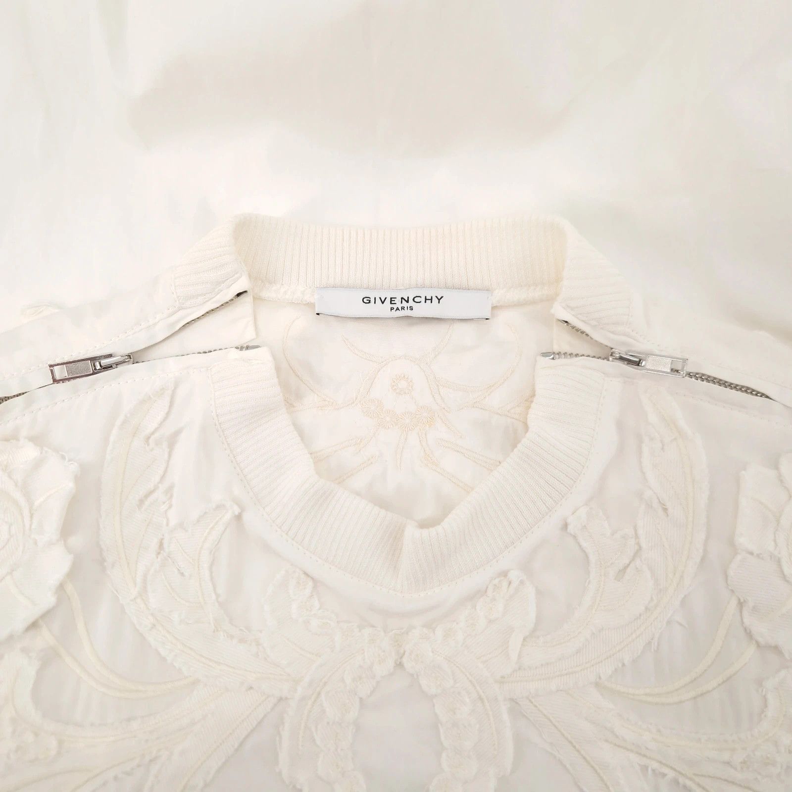Givenchy Givenchy Sweatshirt Floral Embroidery Size S / US 4 / IT 40 - 2 Thumbnail