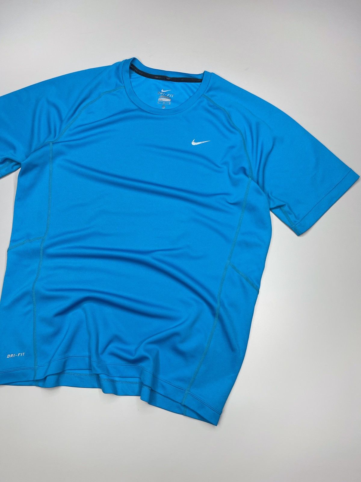 Vintage Vintage Y2K Nike Miler Dri-Fit Tee Size US M / EU 48-50 / 2 - 2 Thumbnail