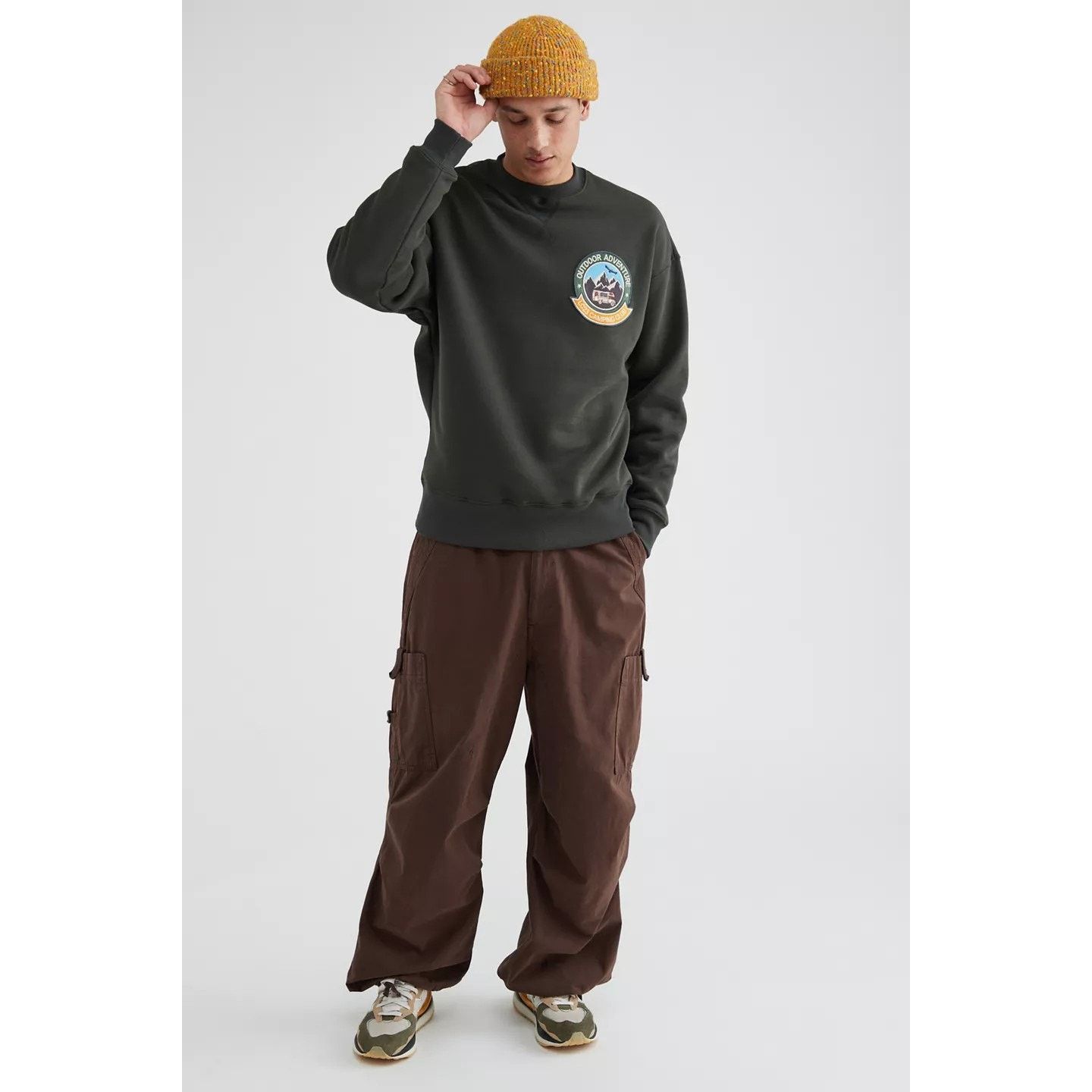 Urban Outfitters New UO LC23 Camper Patch Crew Neck Sweatshirt $149 MEDIUM Size US M / EU 48-50 / 2 - 3 Thumbnail