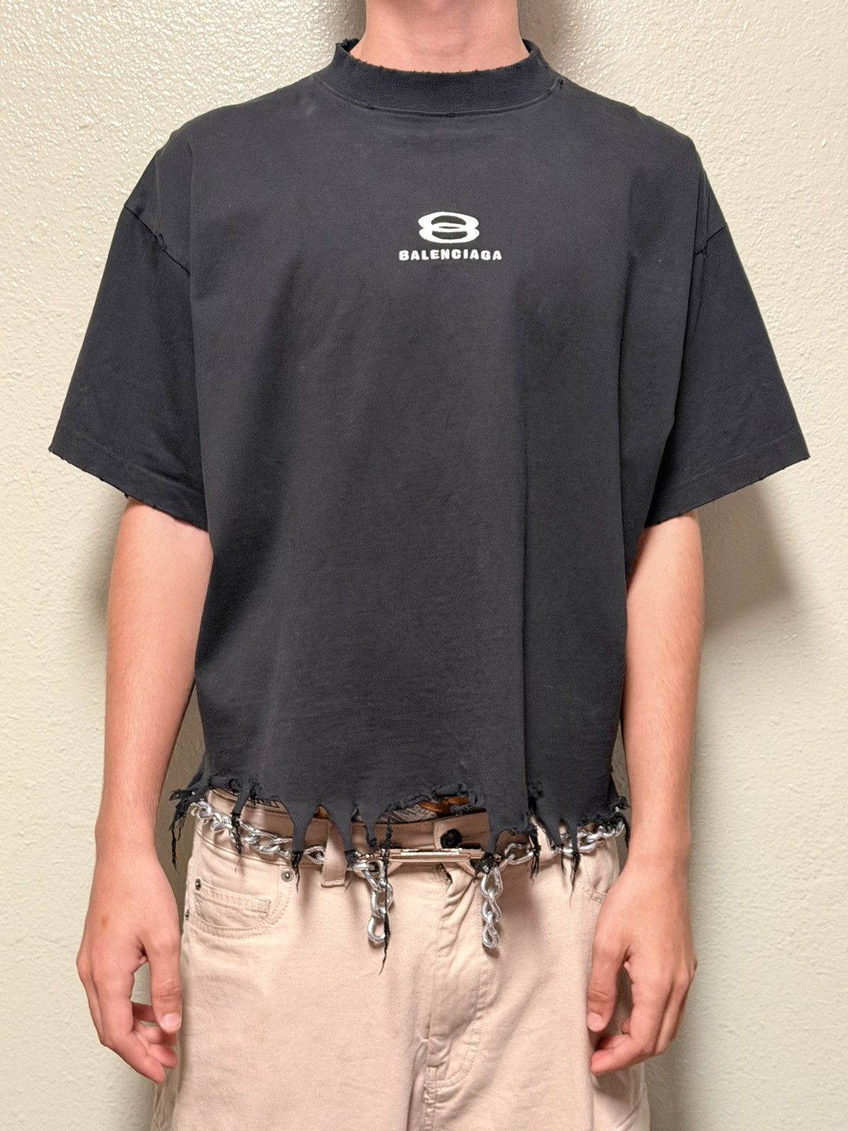 Balenciaga Balenciaga Cropped Ripped T shirt Size US S / EU 44-46 / 1 - 1 Thumbnail