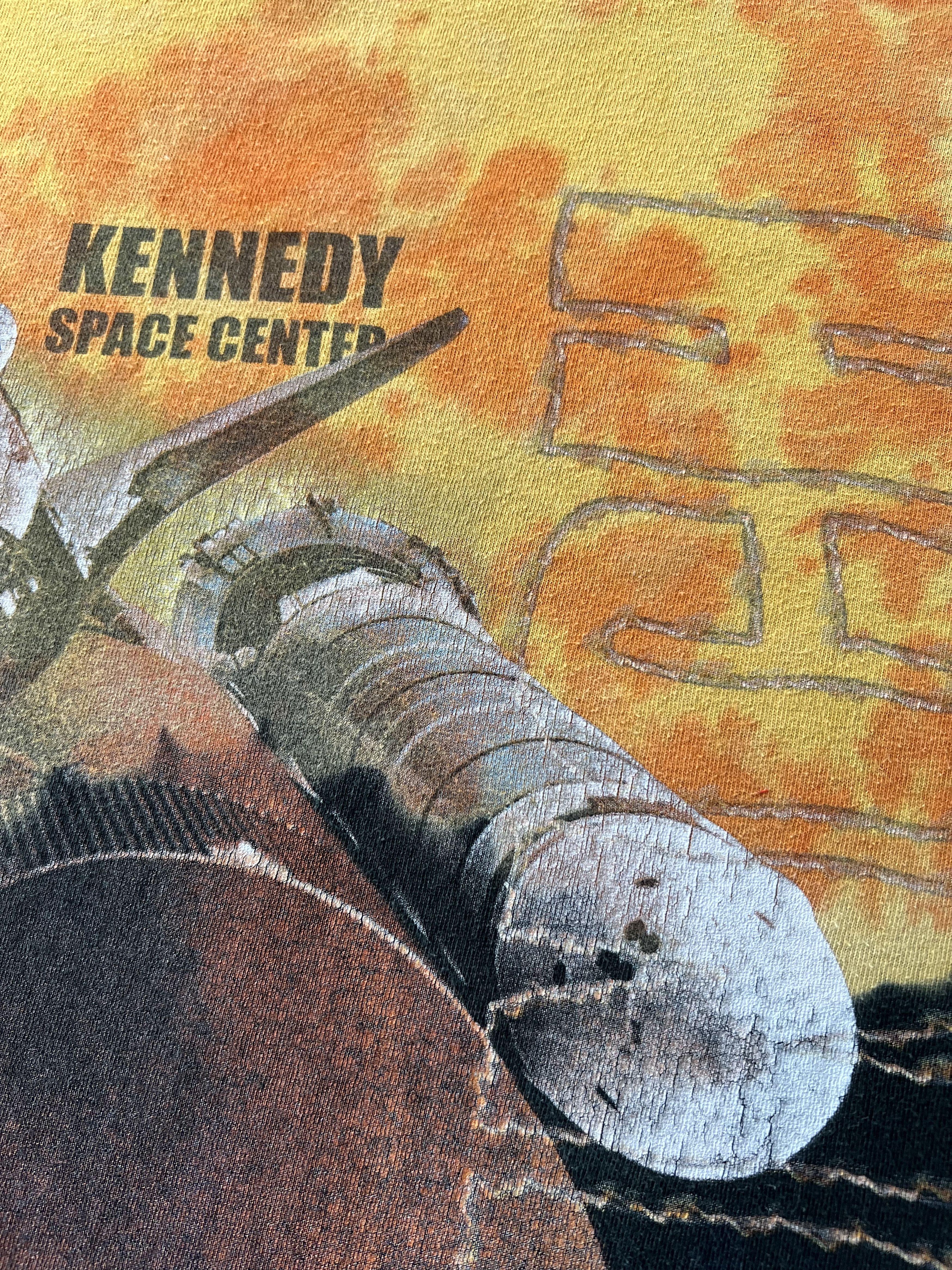 Vintage Vintage 2000s Habitat Kennedy Space Center Launch T-shirt Size US XL / EU 56 / 4 - 7 Thumbnail