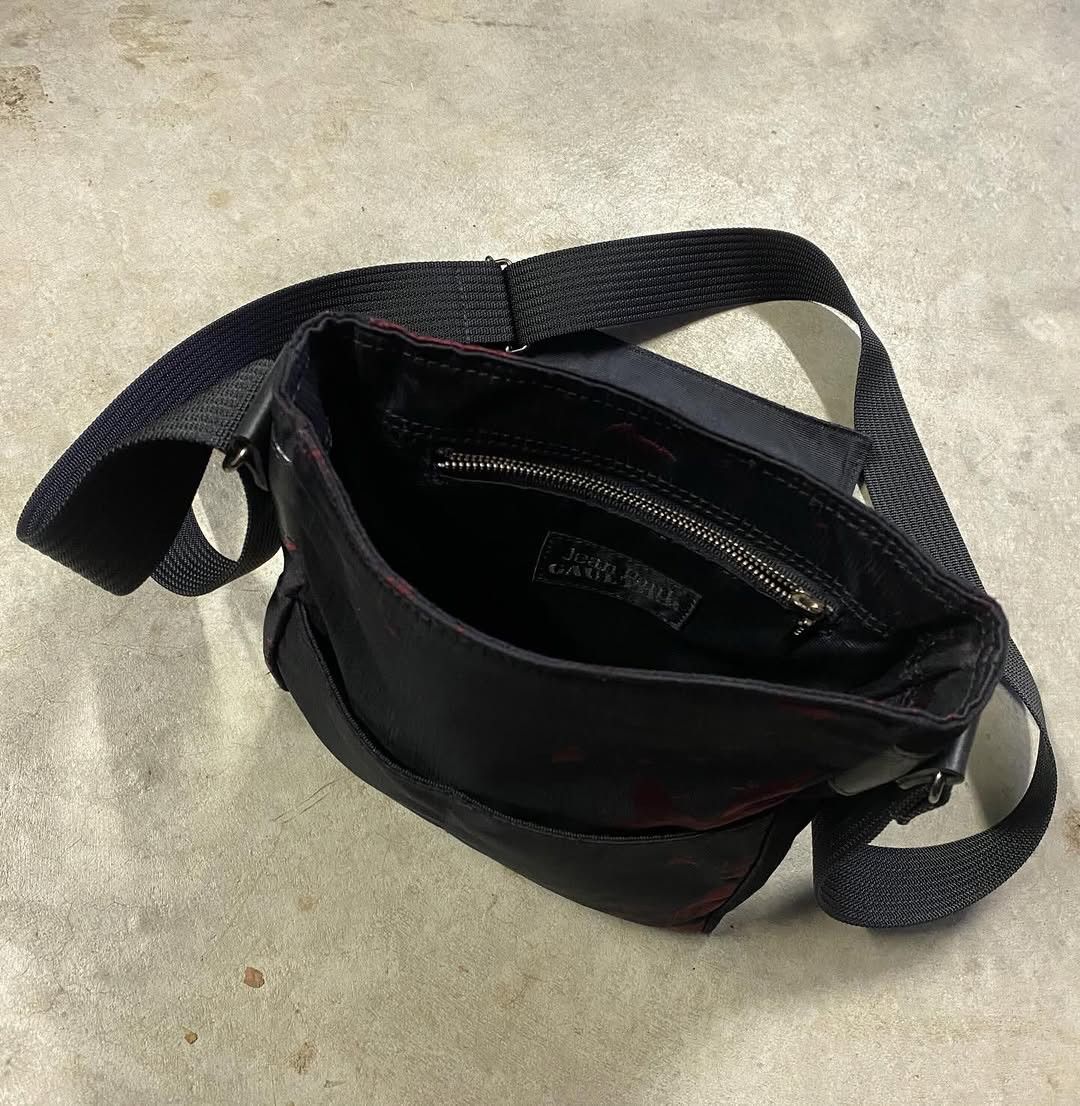 Jean Paul Gaultier Jean Paul Gaultier AW98 “Blood Drip Messenger Bag” Size ONE SIZE - 7 Thumbnail
