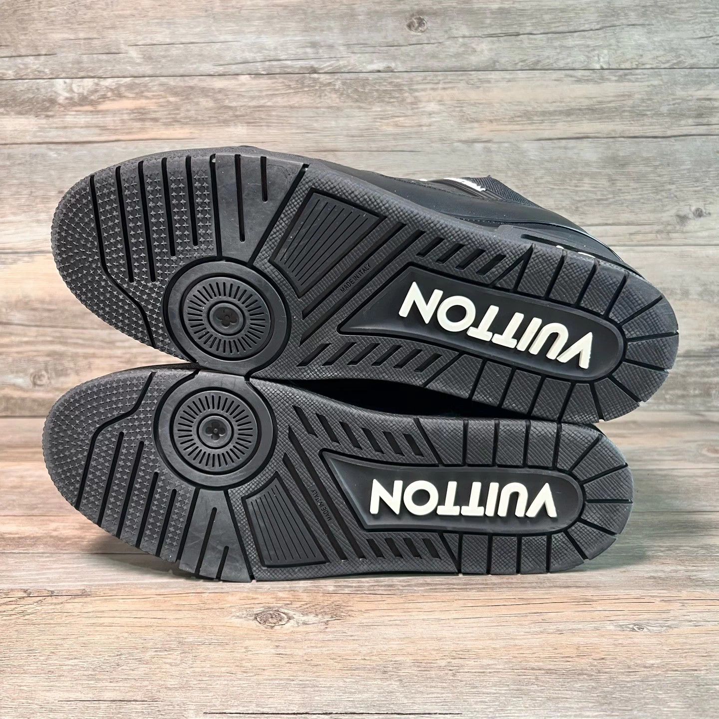 Louis Vuitton LV Trainer Black/White Embossed UK9.5/43.5 Size US 10.5 / EU 43-44 - 6 Thumbnail