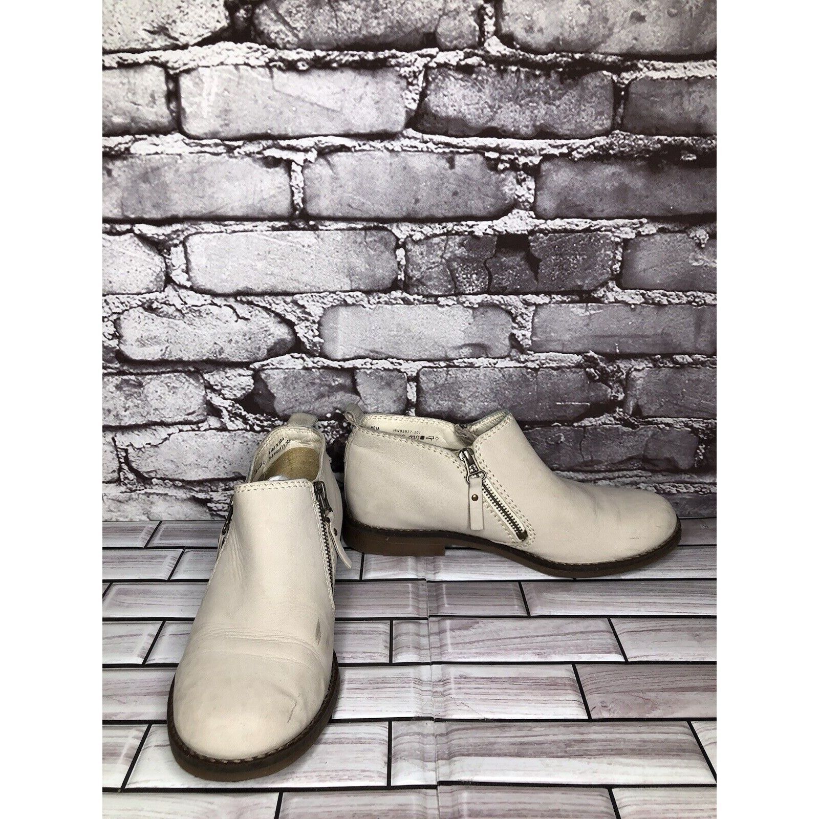 Hush Puppies Hush Puppies Medium Moyen Ivory Suede Leather Zip Heel Booti Size US 8 / IT 38 - 11 Thumbnail