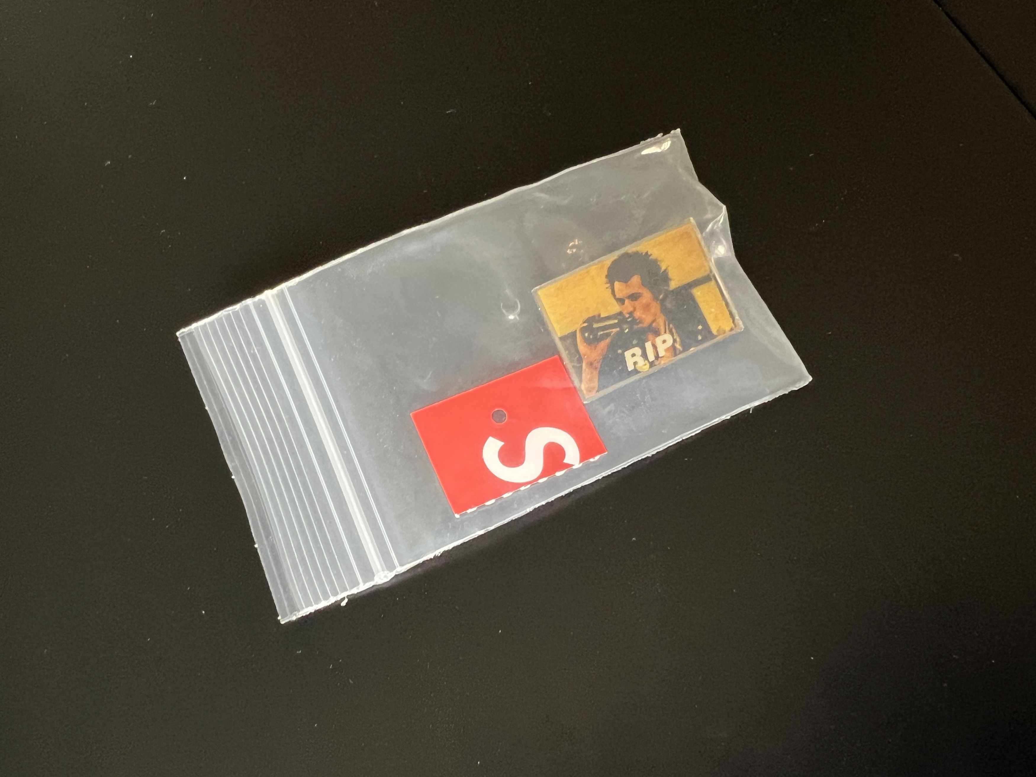 Supreme Supreme Sid Vicious Pin FW14 Size ONE SIZE - 1 Thumbnail