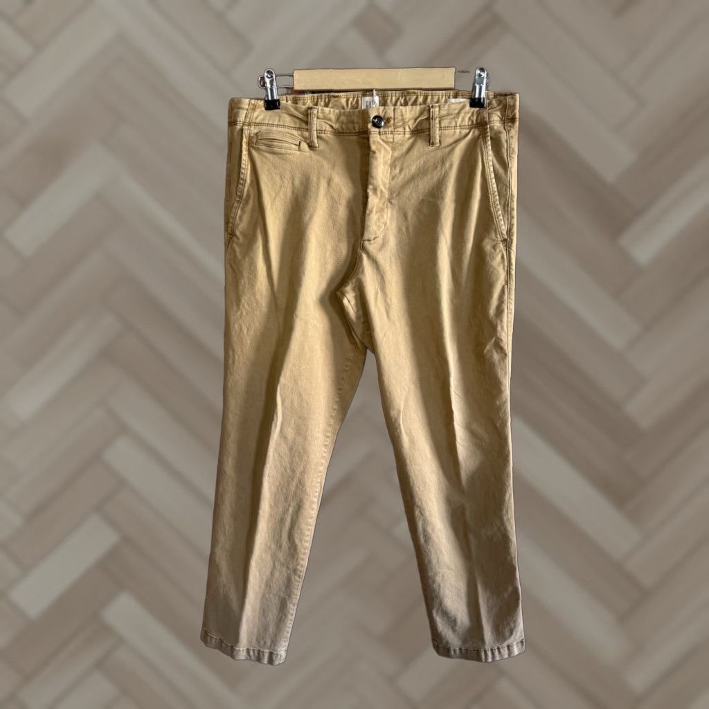 Gap Gap Mens Khaki Straight Leg Pants Size 34 x 32 Regular Inseam 32 Brown Chino Pants Mens Size US 34 / EU 50 - 1 Thumbnail
