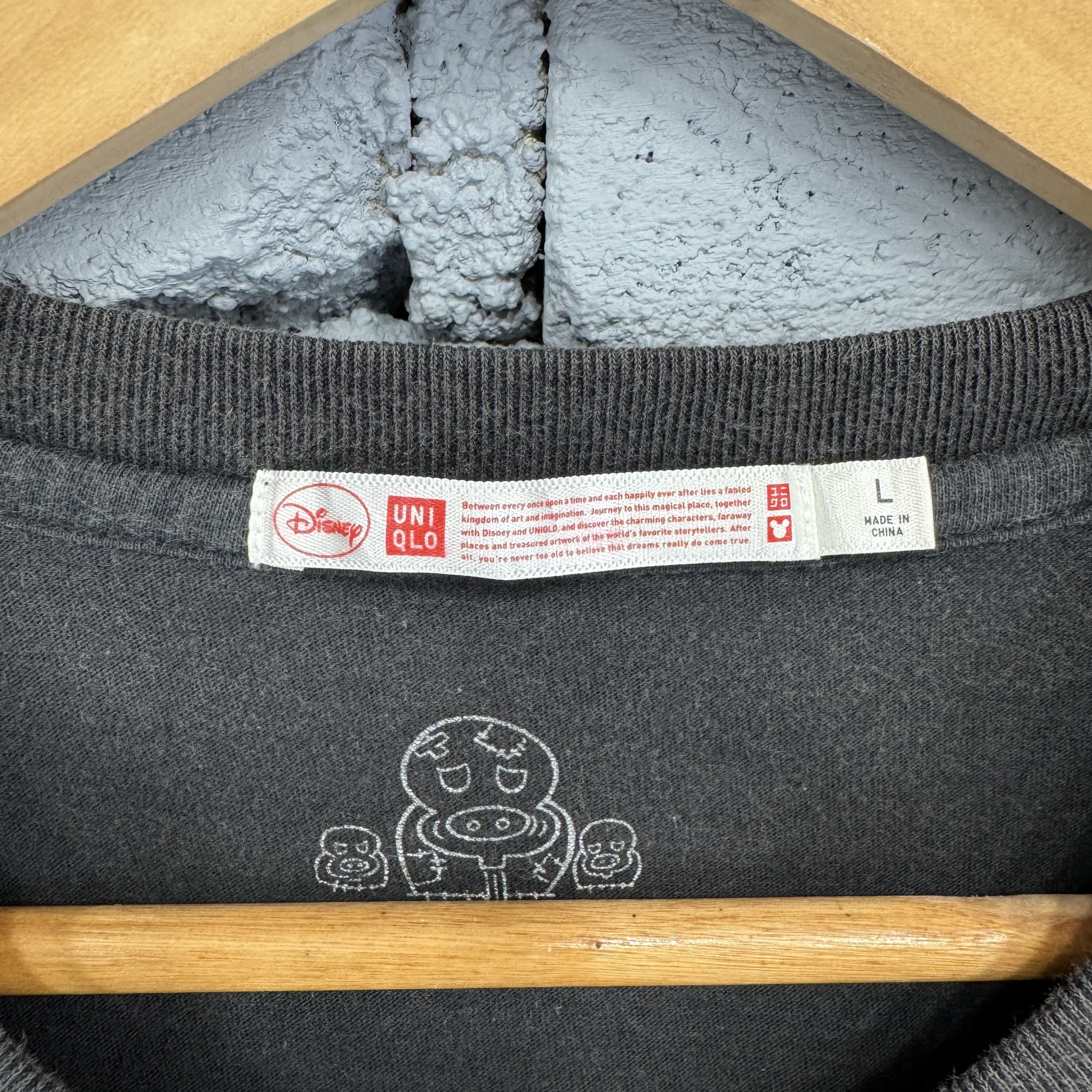 Uniqlo Uniqlo Disney Mickey Mouse Sunfaded City Illustration Size US L / EU 52-54 / 3 - 5 Thumbnail